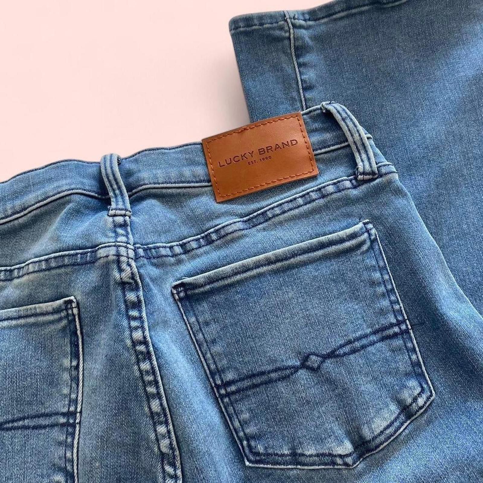 Lucky Brand Lucky brand light wash- skinny jeans Size 27" / US 4 / IT 40 - 5 Thumbnail