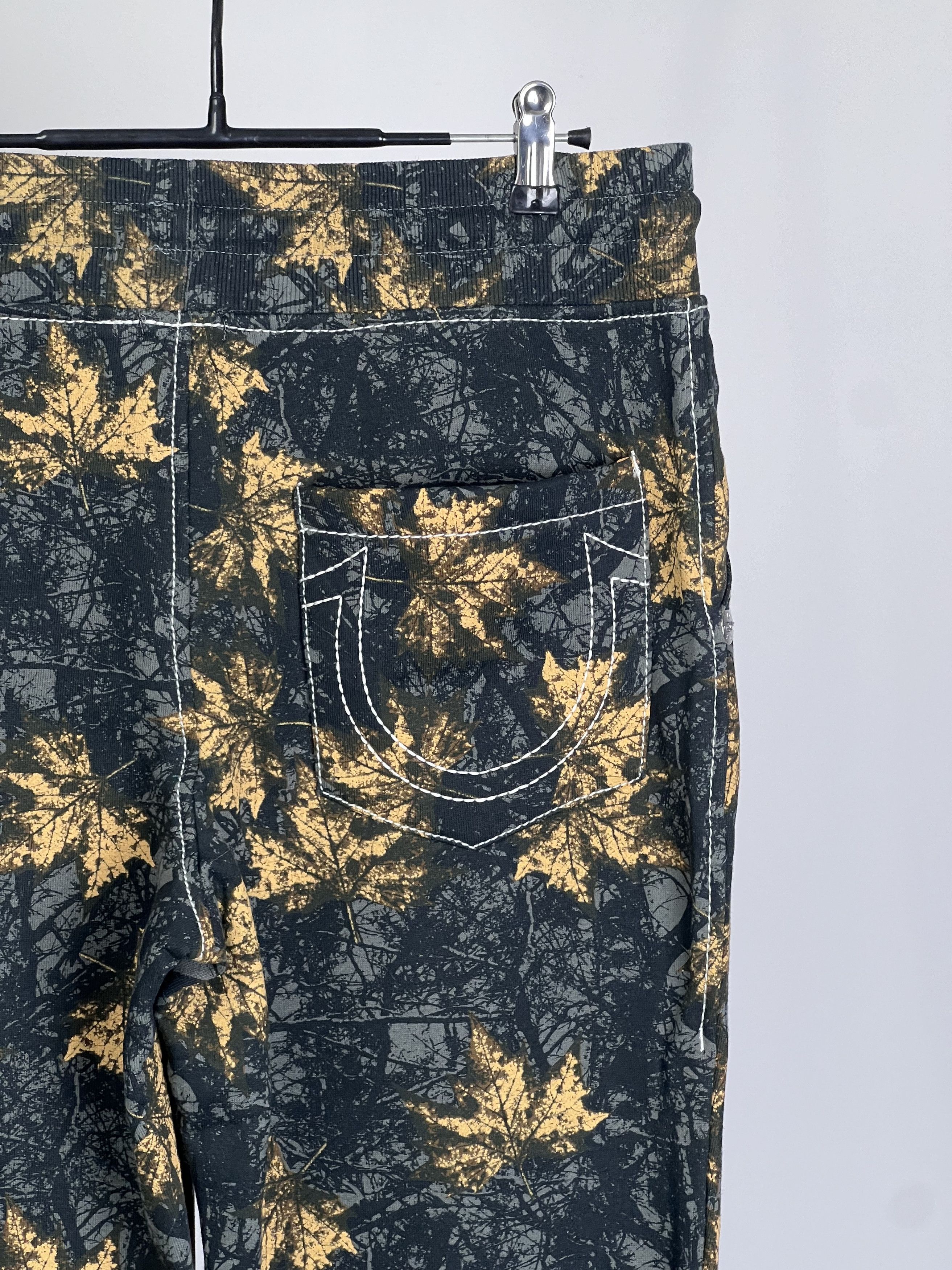 True Religion BRAND NEW BIG T LEAF CAMO LOGO JOGGER SIZE M Size US 32 / EU 48 - 6 Thumbnail