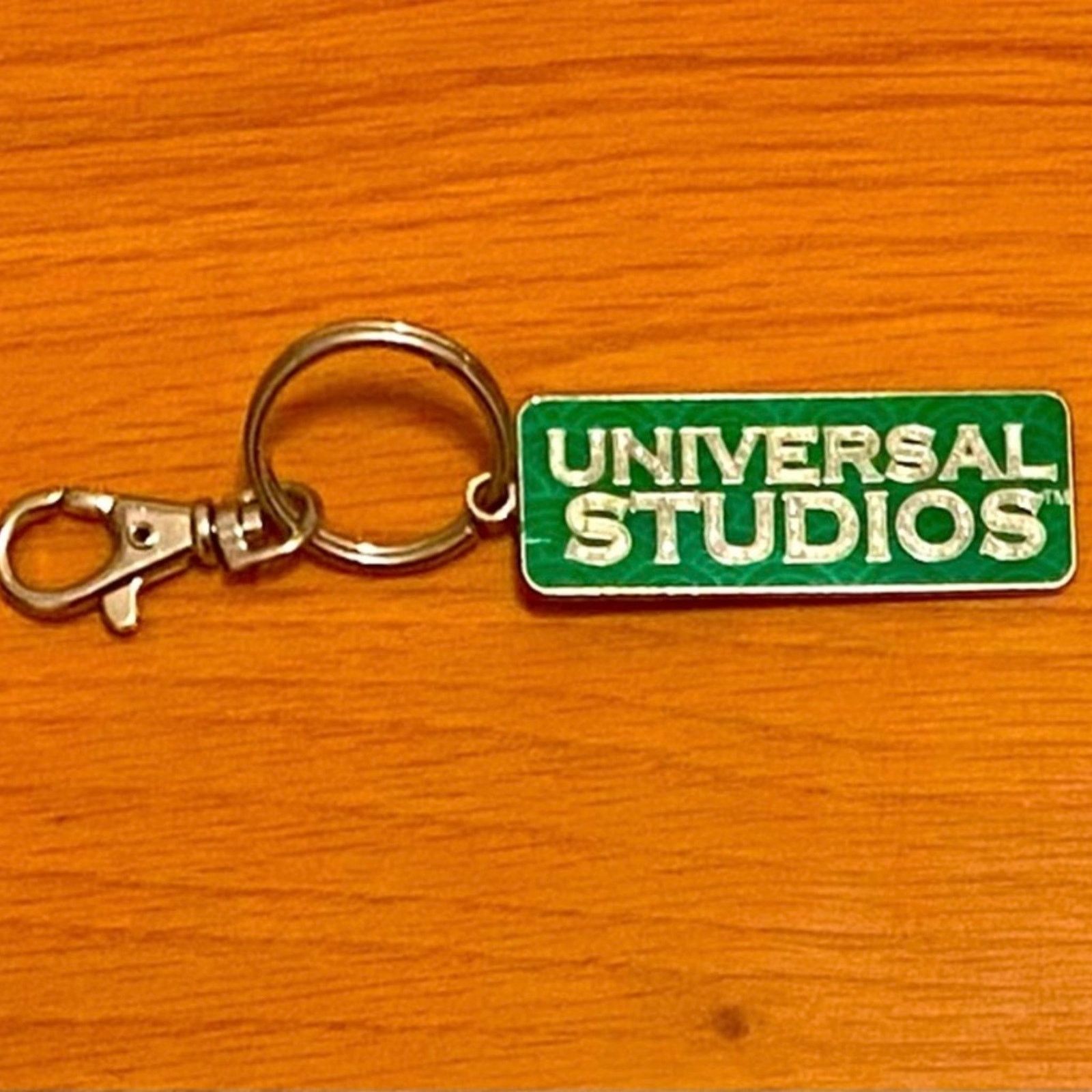 Universal Studios Universal Studios Green Silver Keyring Keychain Size ONE SIZE - 1 Thumbnail