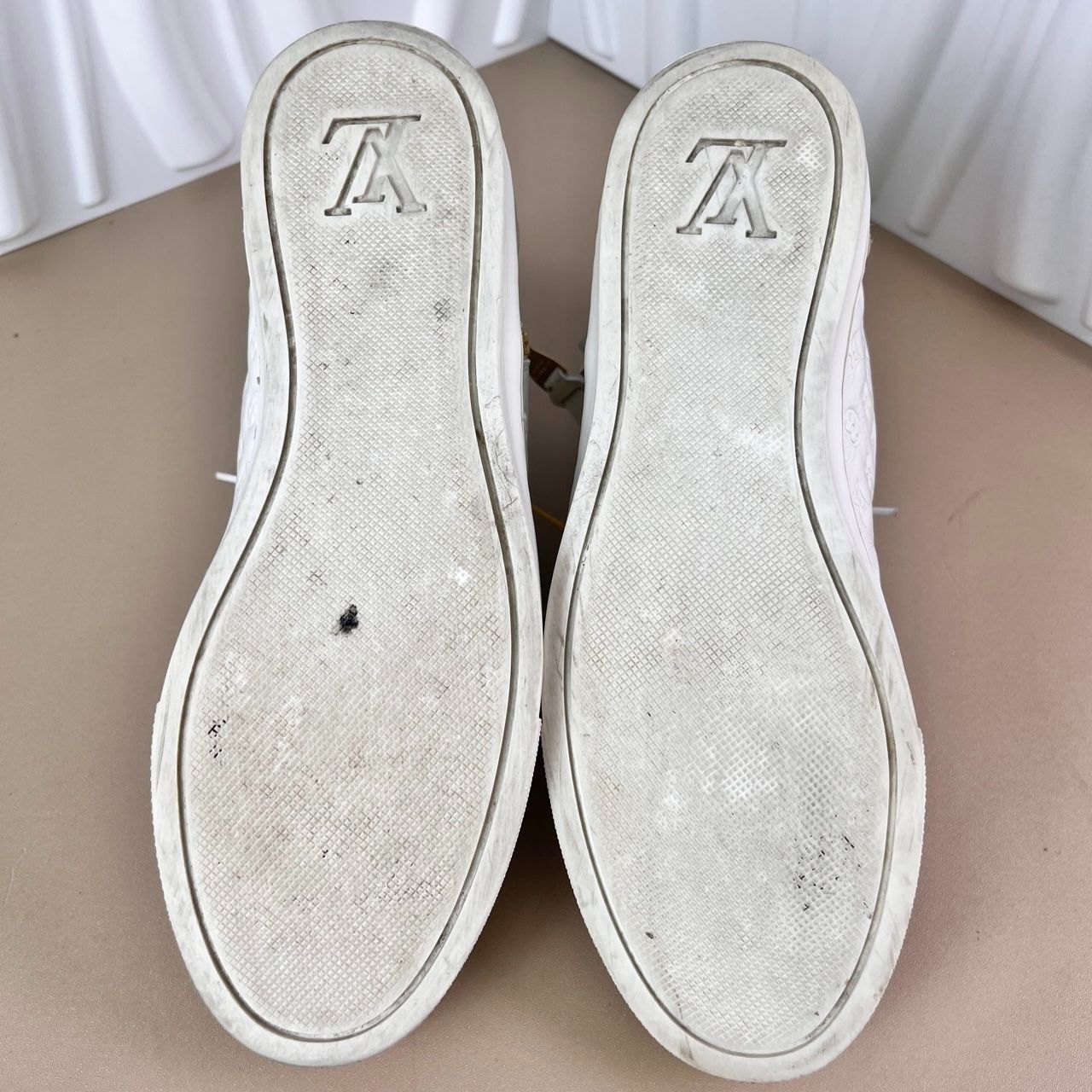 Louis Vuitton Louis Vuitton White High Top Sneakers Ladies Size 35.5 Leath Size US 5 / IT 35 - 6 Thumbnail