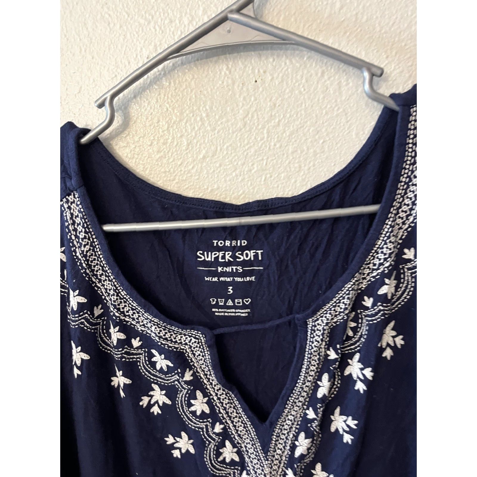 Torrid Torrid Shirt Womens 3X Blue Embroidery Smocked Waist Peplum Lightweight Flutter Sleeve Size XXL / US 16-18 / IT 52-54 - 3 Thumbnail