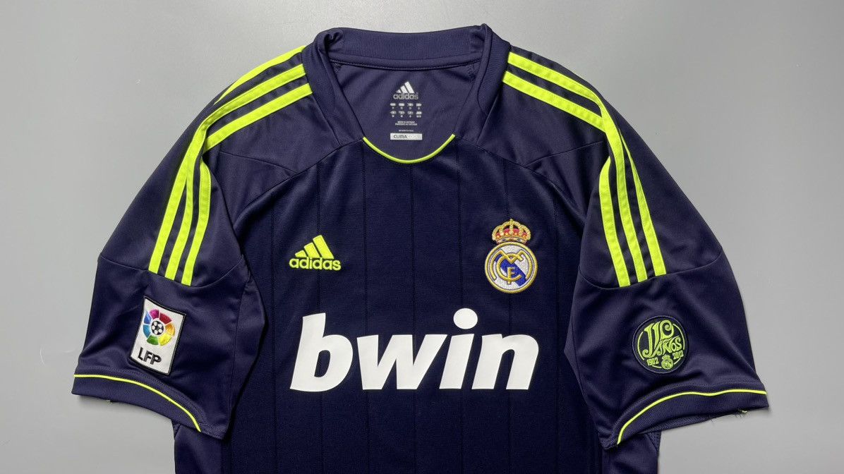 Adidas REAL MADRID 2012/2013 FOOTBALL AWAY JERSEY #7 RONALDO Size US M / EU 48-50 / 2 - 3 Thumbnail