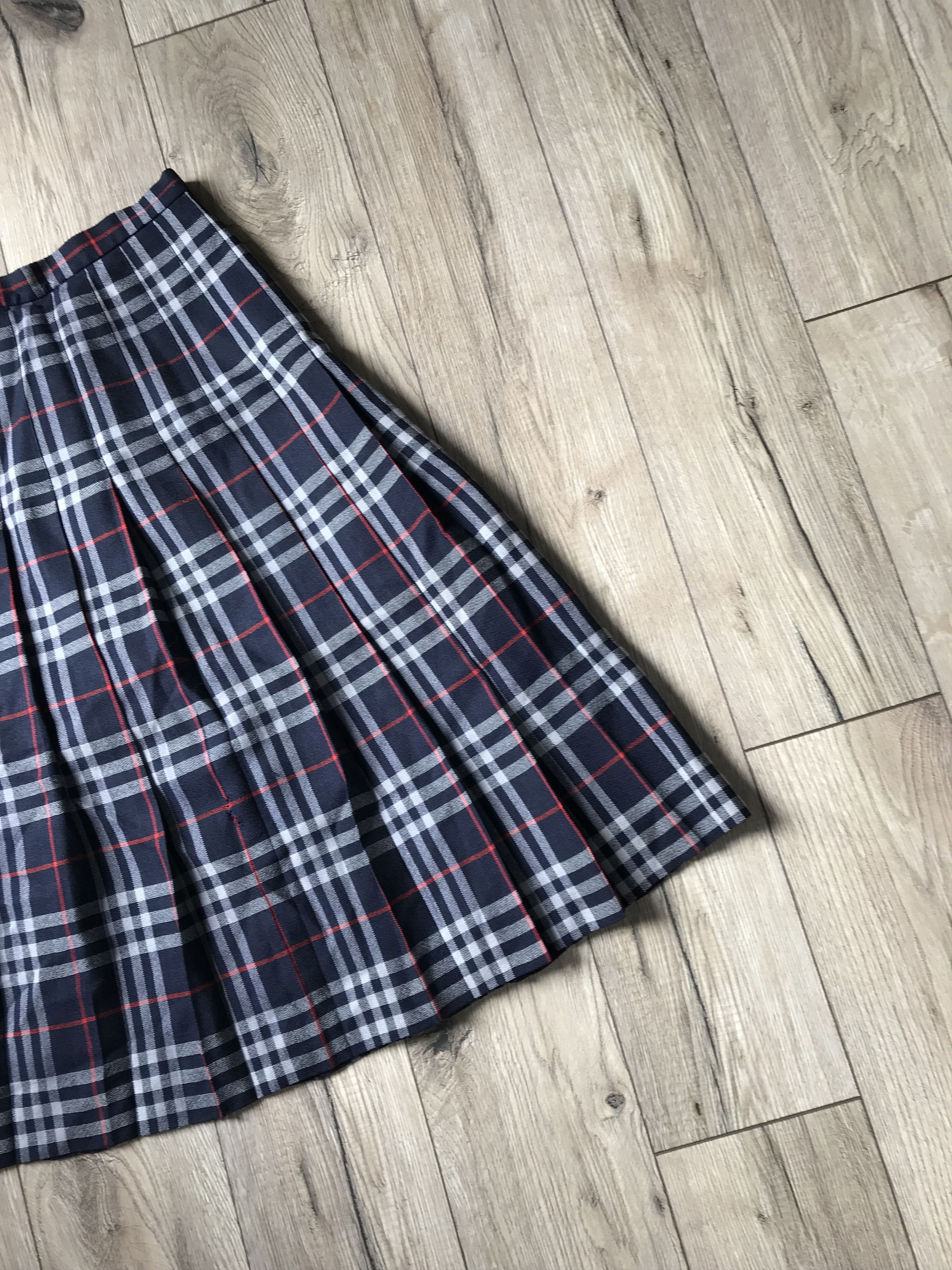 Burberry Beautiful Burberry wool skirt British style vintage Size 27" / US 4 / IT 40 - 3 Thumbnail