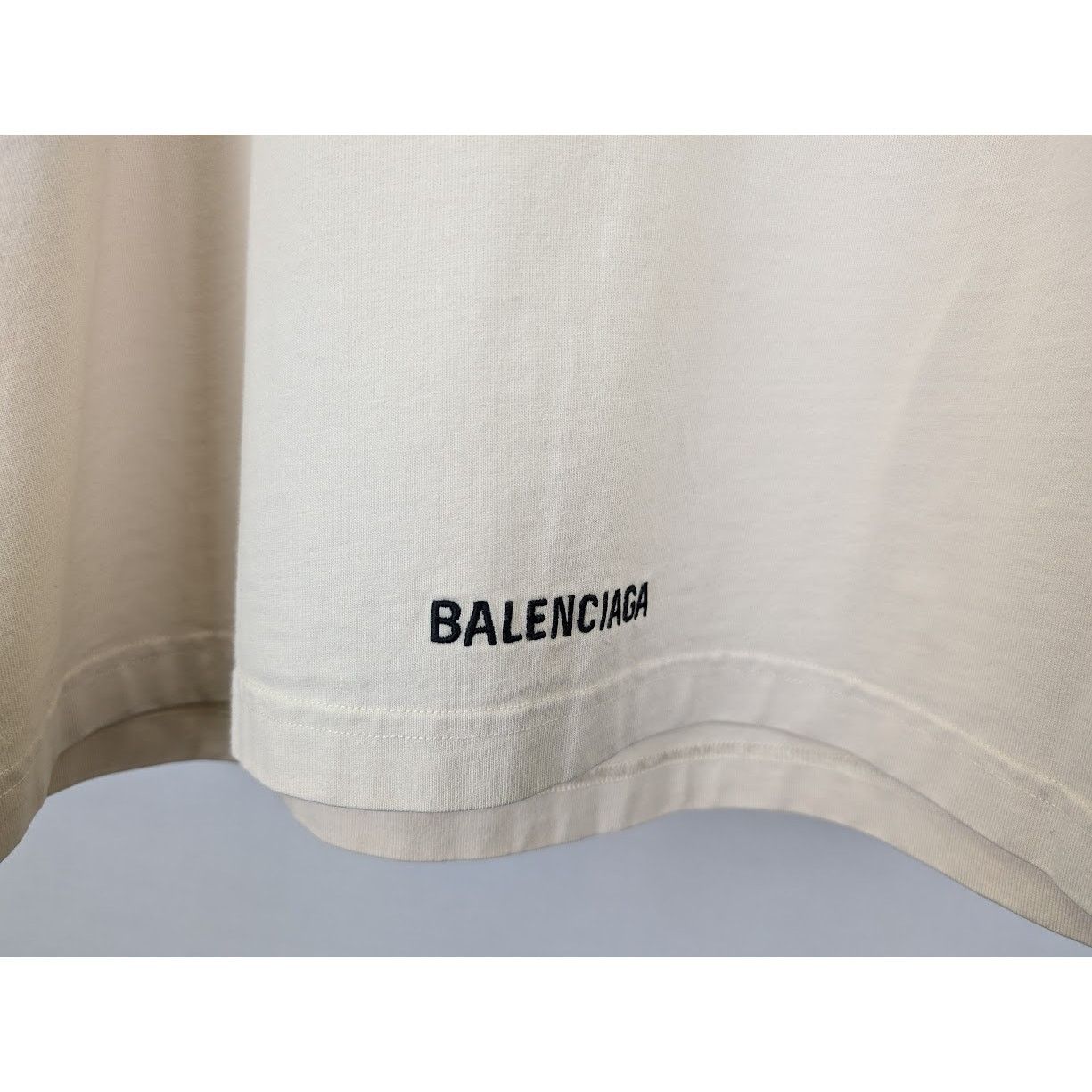 Balenciaga o1rshd1 Layered T-Shirt Back Hem Vintage Jersey Cream/Black Size US M / EU 48-50 / 2 - 11 Thumbnail