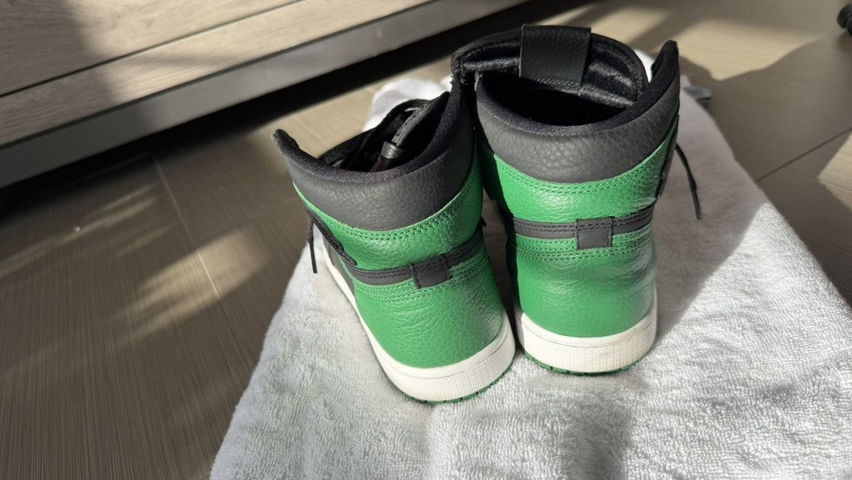 Jordan Brand Air Jordan 1 OG Pine Green 2.0 Size US 8 / EU 41 - 4 Thumbnail