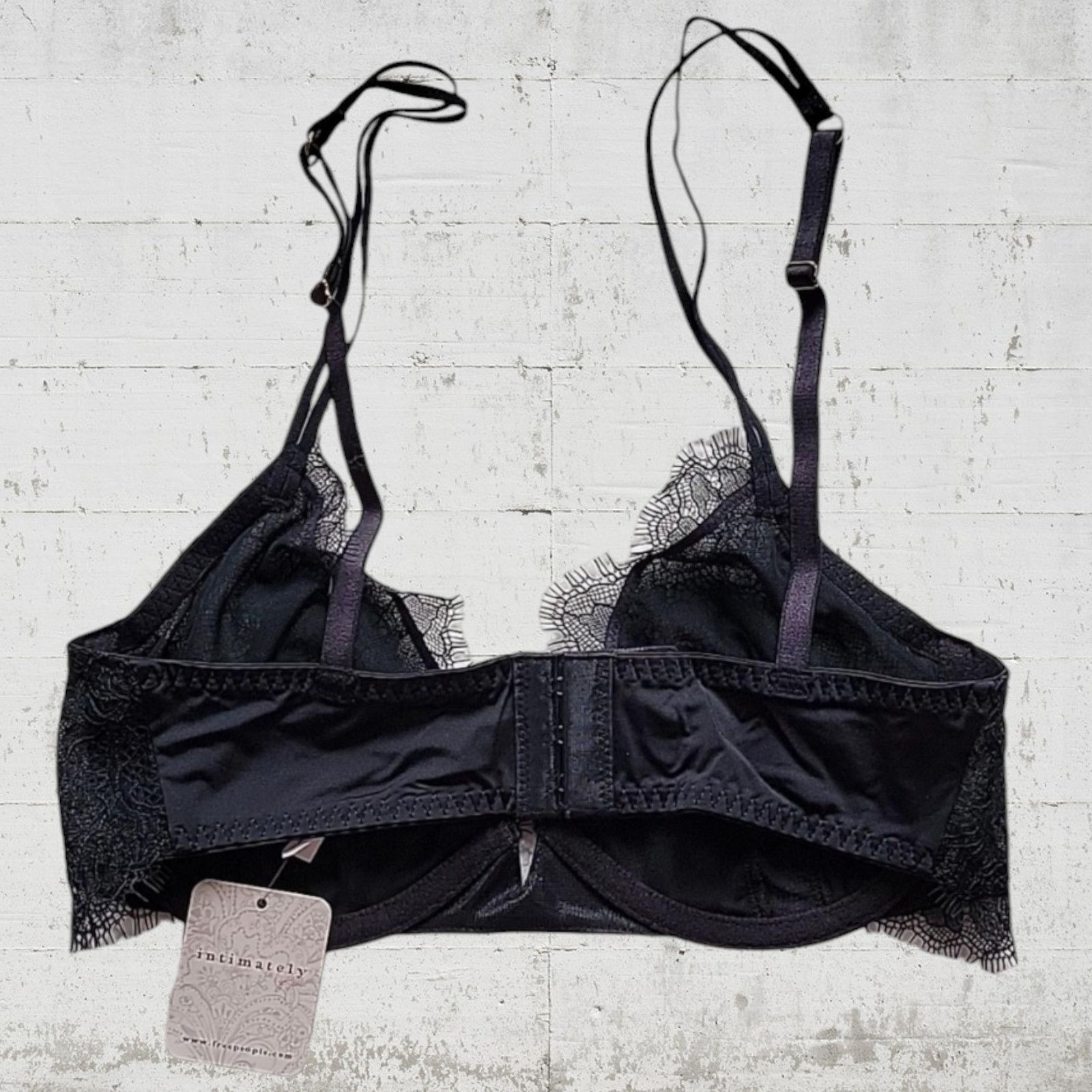 Free People Free People Black Allure Lace Unpadded Bra Size 32C Size ONE SIZE - 8 Thumbnail