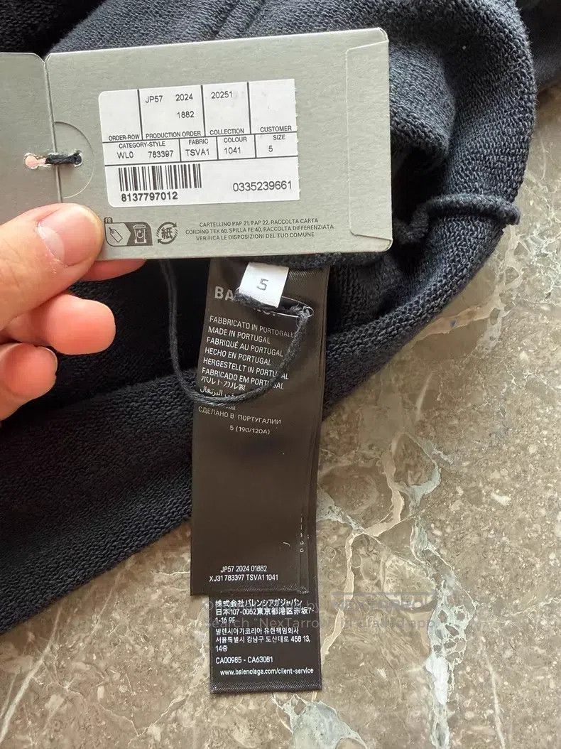 Balenciaga Balenciaga Solid Color Short Hooded Raglan Sweatshirt Size US S / EU 44-46 / 1 - 3 Thumbnail