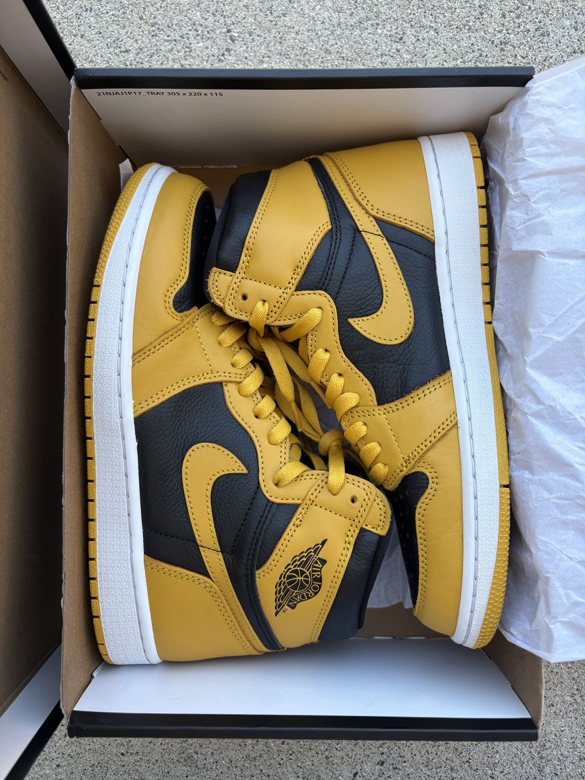Jordan Brand Jordan 1 Retro High “Pollen” Size Men’s 8.5 Size US 8.5 / EU 41-42 - 4 Thumbnail