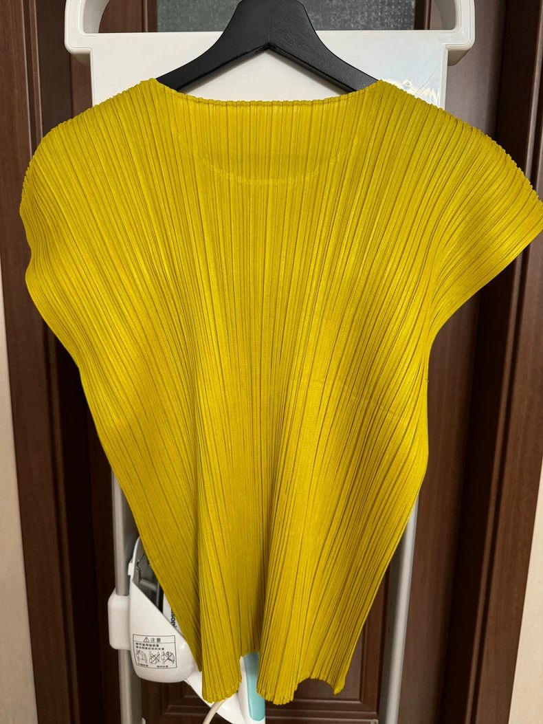 Issey Miyake Issey Miyake size:3 Yellow pleated vest Size M / US 6-8 / IT 42-44 - 2 Thumbnail