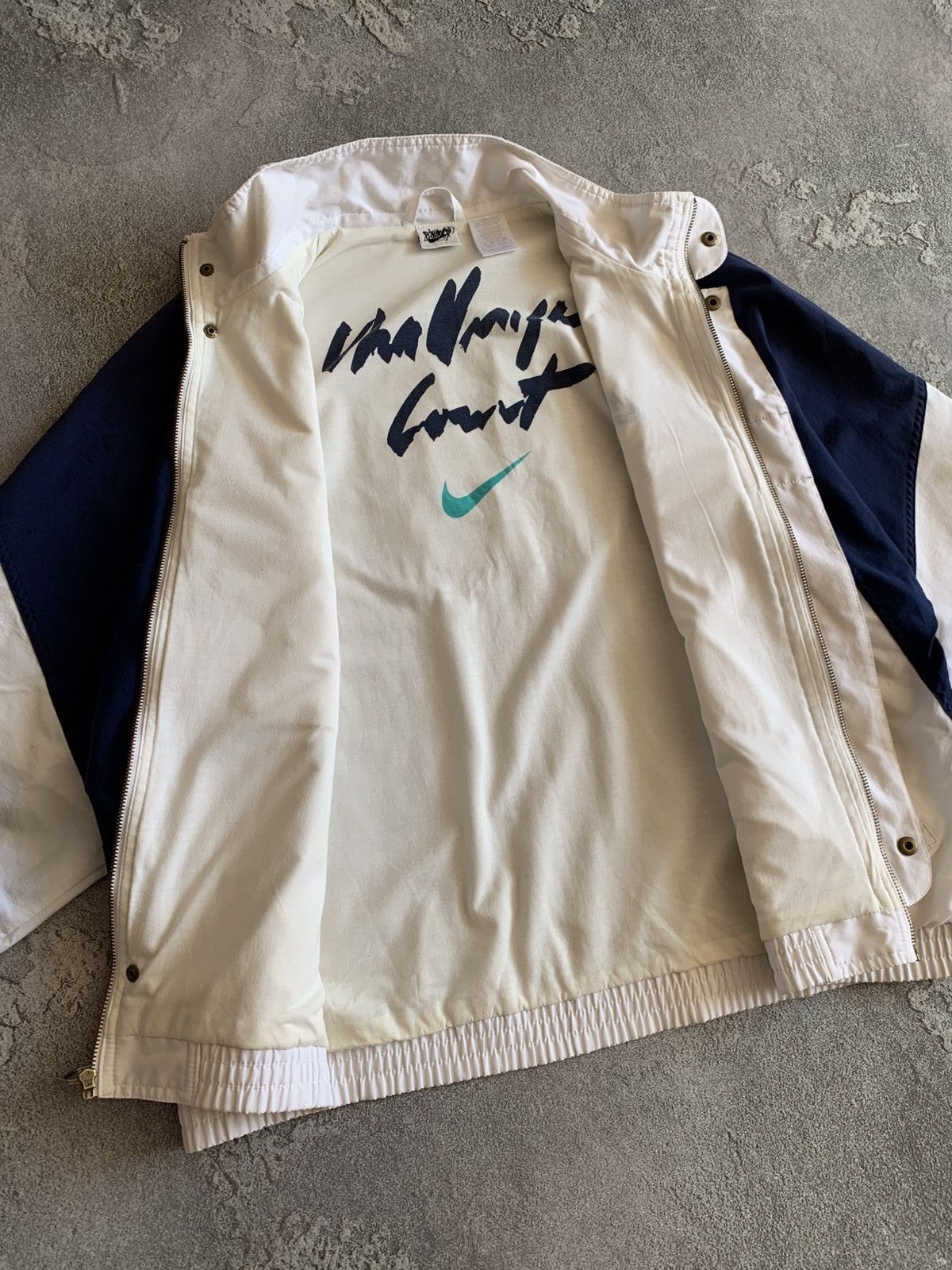 Vintage Nike Challenge Court Zip Jacket Men L White Navy Windbreaker Size US L / EU 52-54 / 3 - 9 Thumbnail