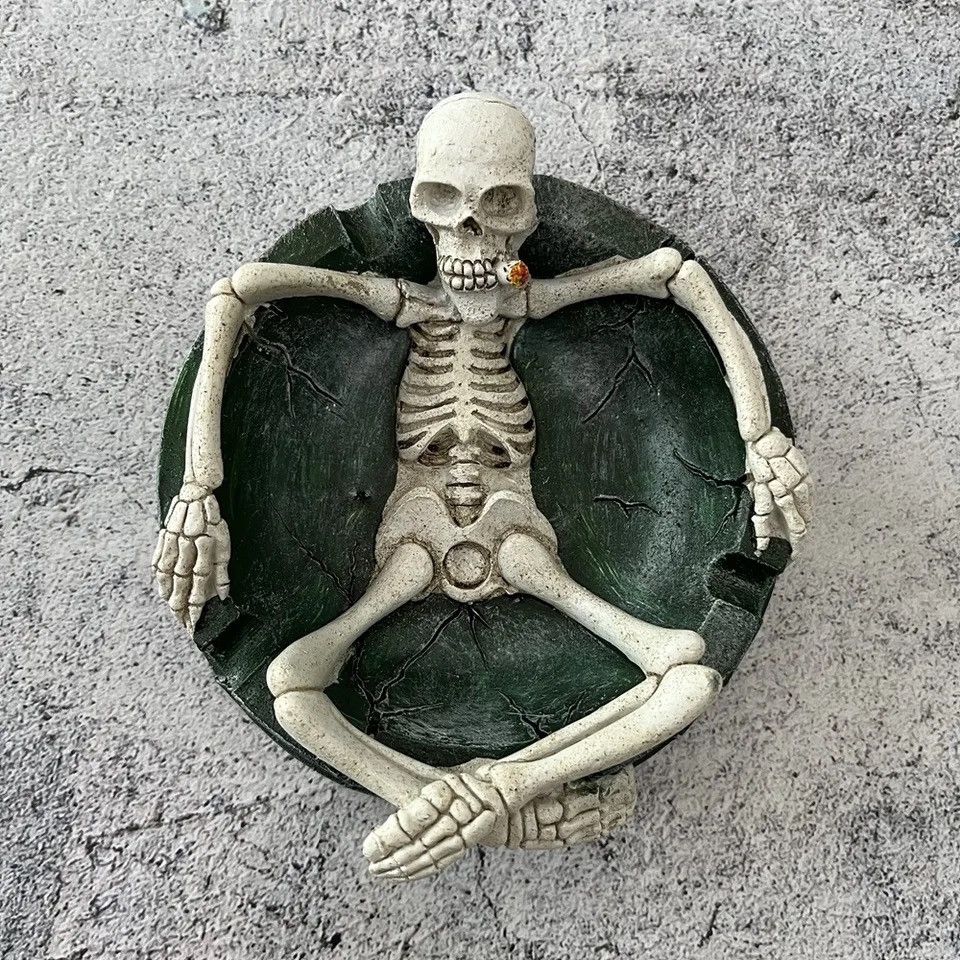 Vintage Funny Ashtray Cigarette Smoking Accessories Size ONE SIZE - 2 Thumbnail