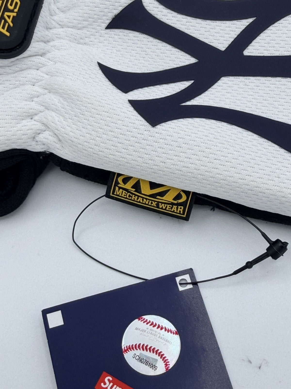 New York Yankees × Supreme Supreme New York Yankees Baseball gloves Size ONE SIZE - 5 Thumbnail