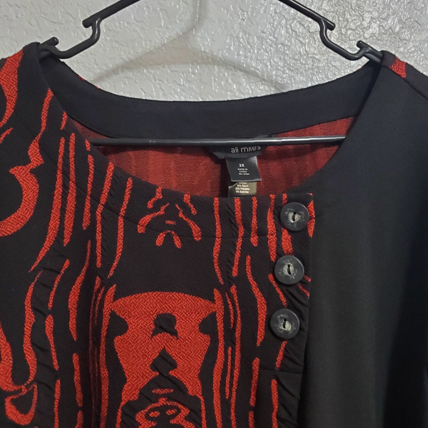 Vintage VINTAGE Ali Miles Tunic Top Womens 2X Black Red Print Buttons 3/4 Sleeve Pocket Artsy Size XXL / US 16-18 / IT 52-54 - 4 Thumbnail