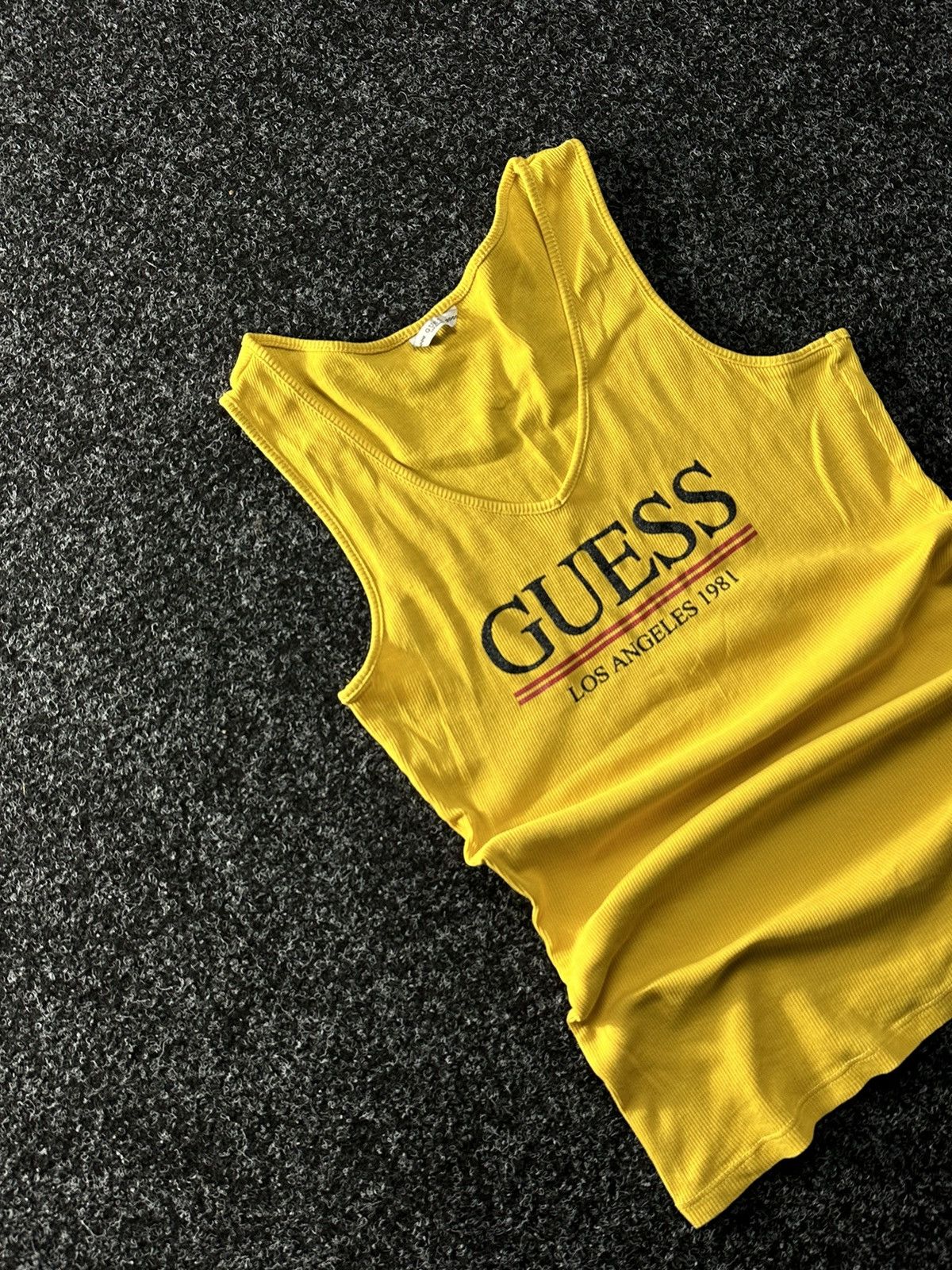 Designer × Guess × If Six Was Nine 🚨AVANT-GARDE GUESS TANK WOMEN Y2k BIG LOGO Size M / US 6-8 / IT 42-44 - 2 Thumbnail