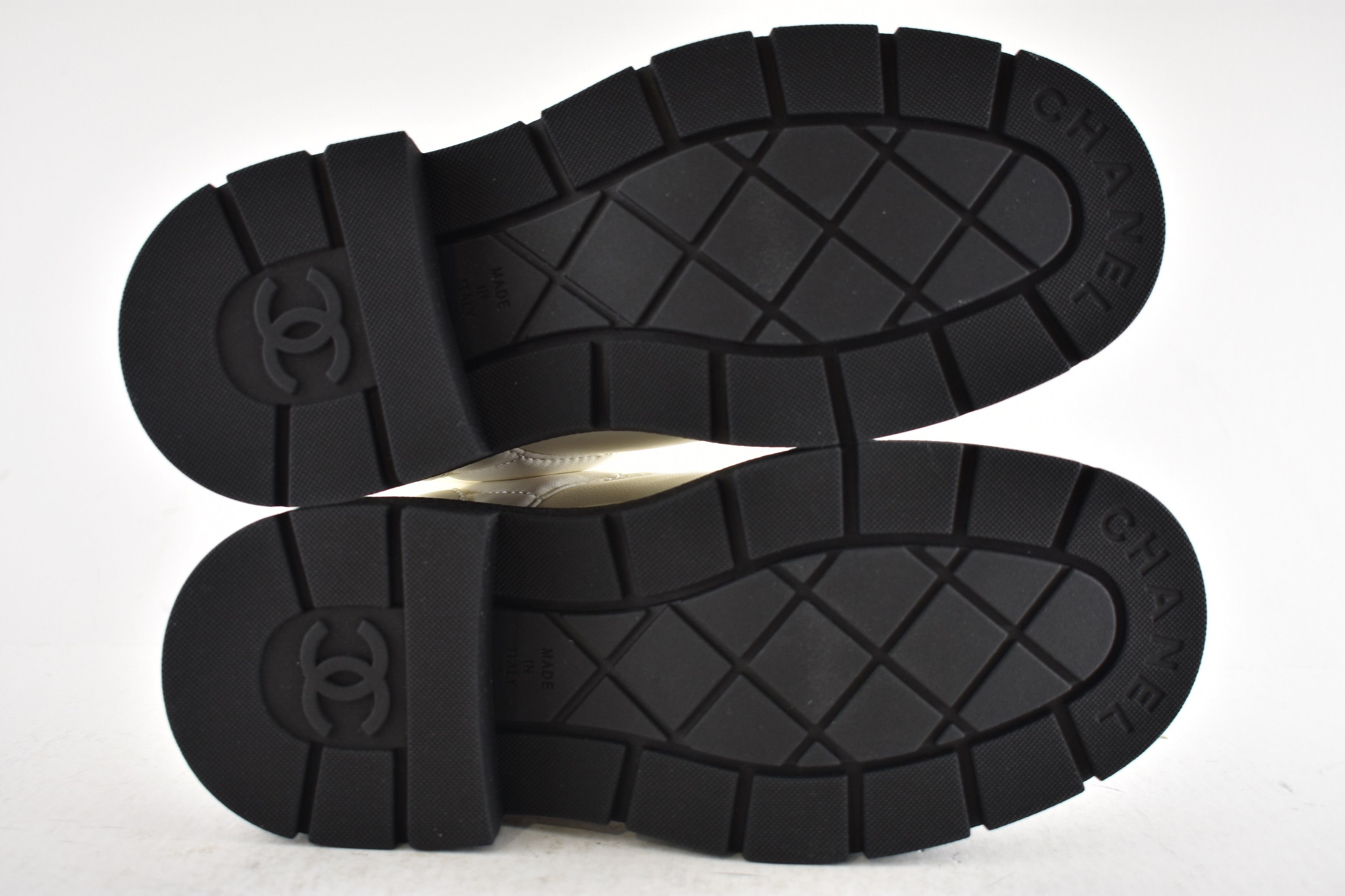 Chanel Chanel 24B CC Combat Black Platform Ankle Short Boots 37c Size US 7 / IT 37 - 23 Thumbnail