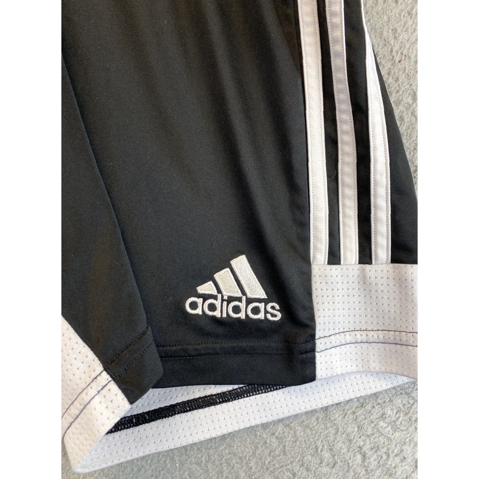 Adidas adidas shorts teens 14-16 M Pull On Elastic Waist Athletic Short Black 94-58 Size US 28 / EU 44 - 2 Thumbnail