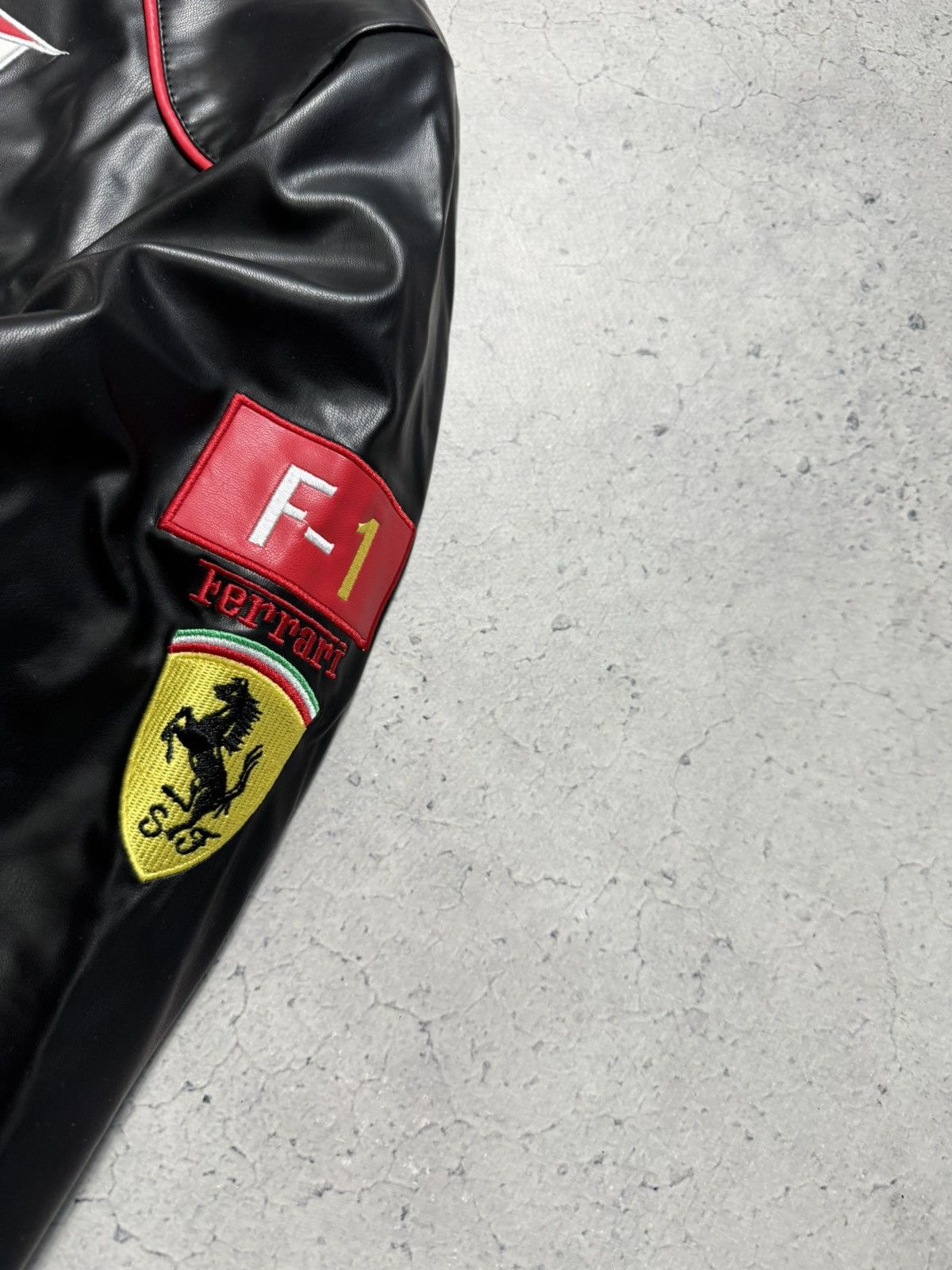 Ferrari Ferrari Racing Jacket F1 Hype NASCAR Vintage Black Big Logo Size US L / EU 52-54 / 3 - 3 Thumbnail
