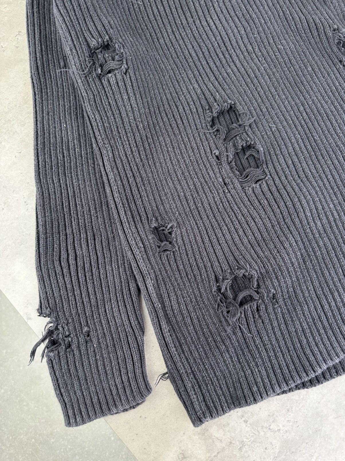 Japanese Brand H&M Distressed Sweater Size US XS / EU 42 / 0 - 11 Thumbnail