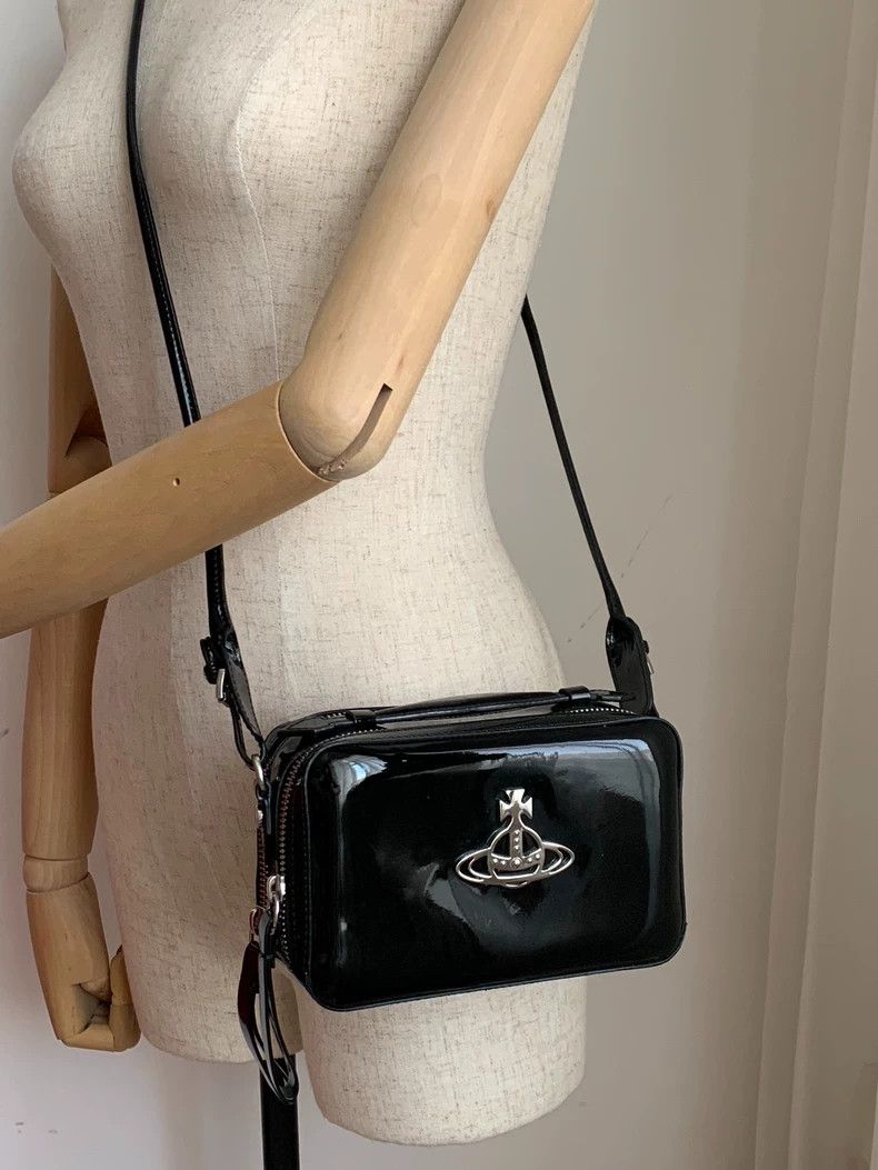 Vivienne Westwood Vivienne Westwood size os Love Heart Crocodile Saturn Bag Size ONE SIZE - 1 Thumbnail