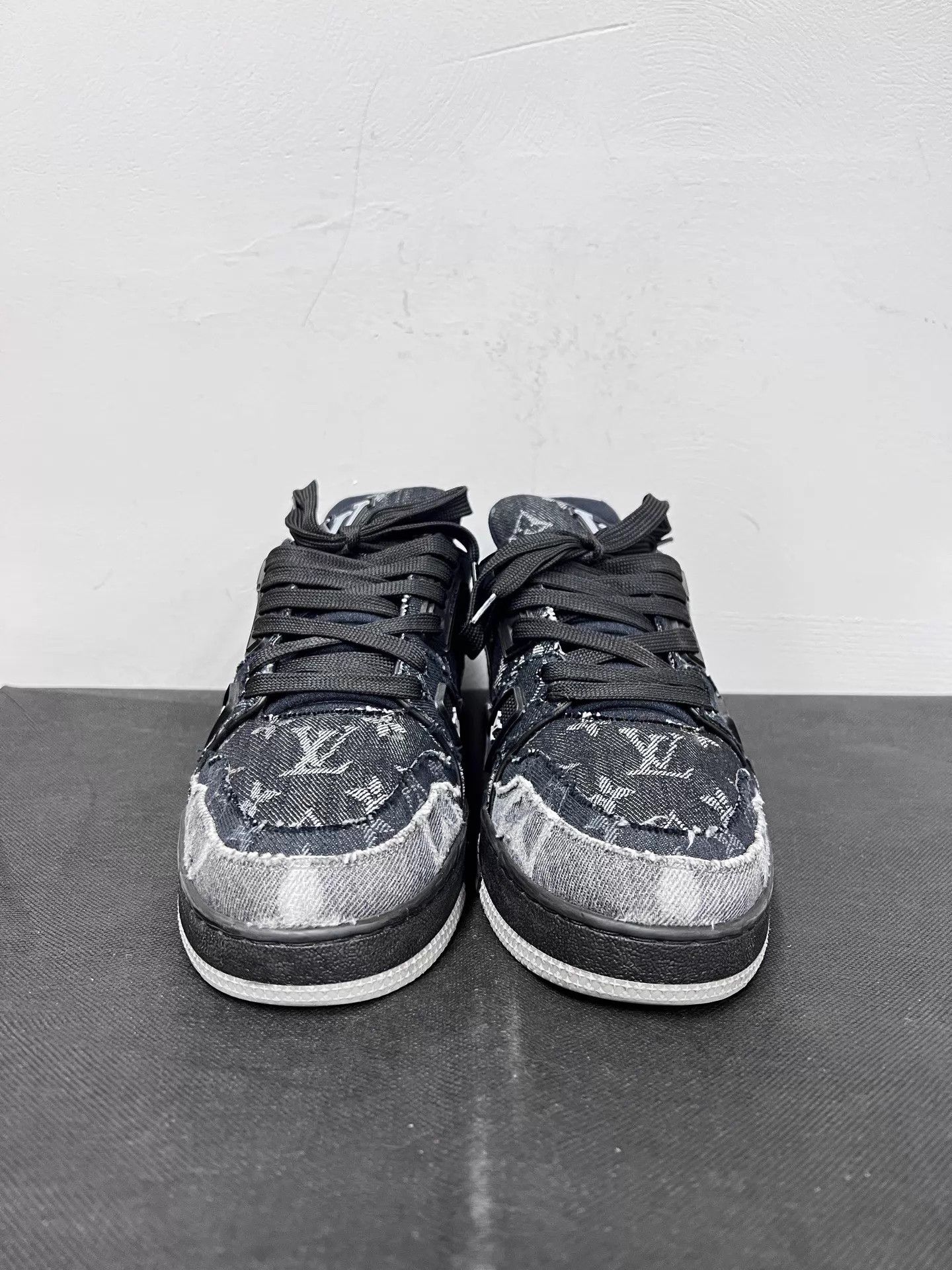 Louis Vuitton LV Trainer Black Distressed Denim Sneaker US6.5/EU40.5 Size US 7.5 / EU 40-41 - 2 Thumbnail