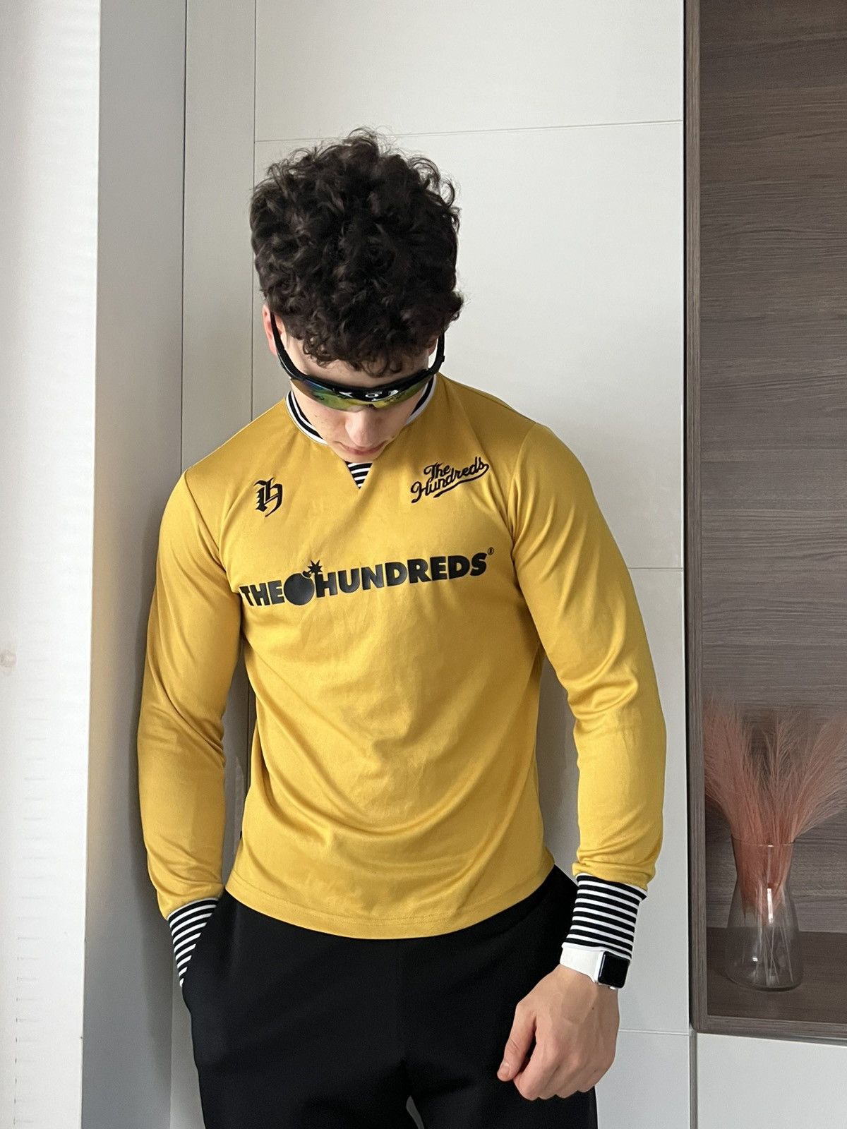Japanese Brand × The Hundreds ‼️The Hundreds Big Printed Back Logo Jersey Style Tee‼️ Size US S / EU 44-46 / 1 - 9 Thumbnail