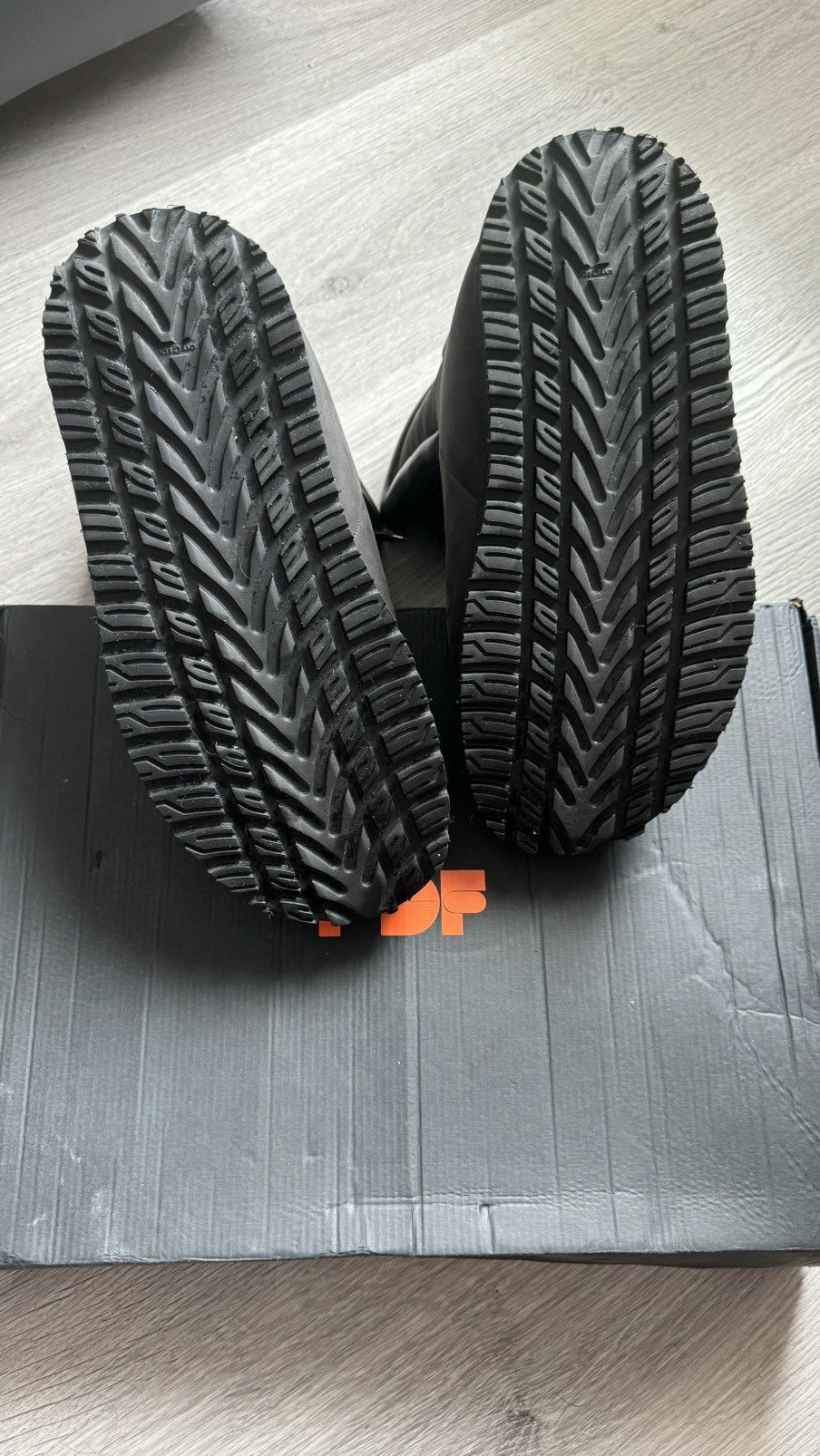 PDF PDF Channel Footwear Neve Venus // Black Size 44 (11 US) Size US 11 / EU 44 - 6 Thumbnail