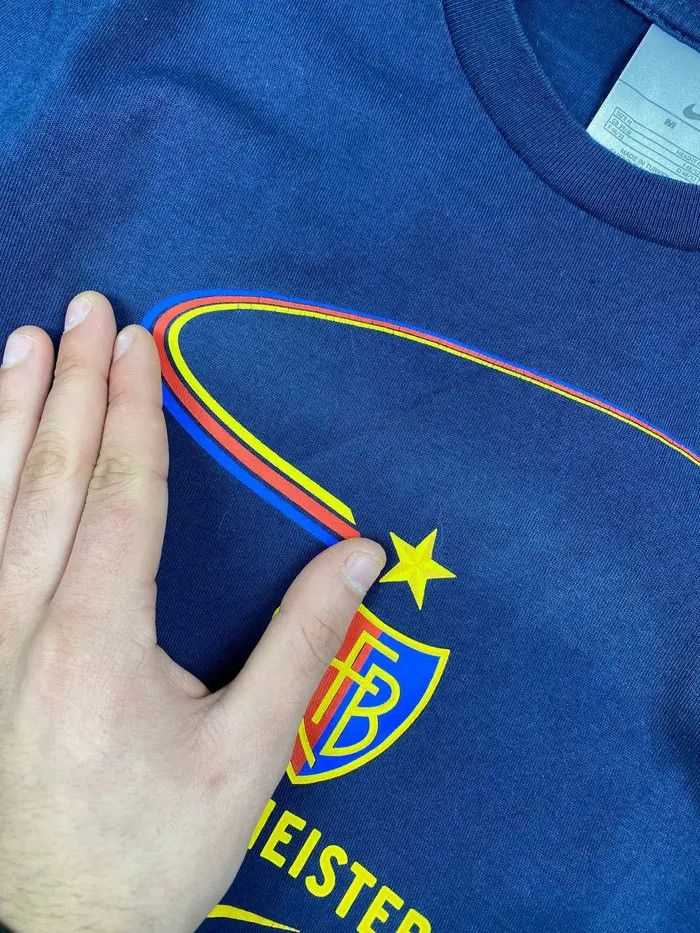 Nike Vintage Nike FC Basel 2004 T-Shirt Big Logo Size US M / EU 48-50 / 2 - 3 Thumbnail