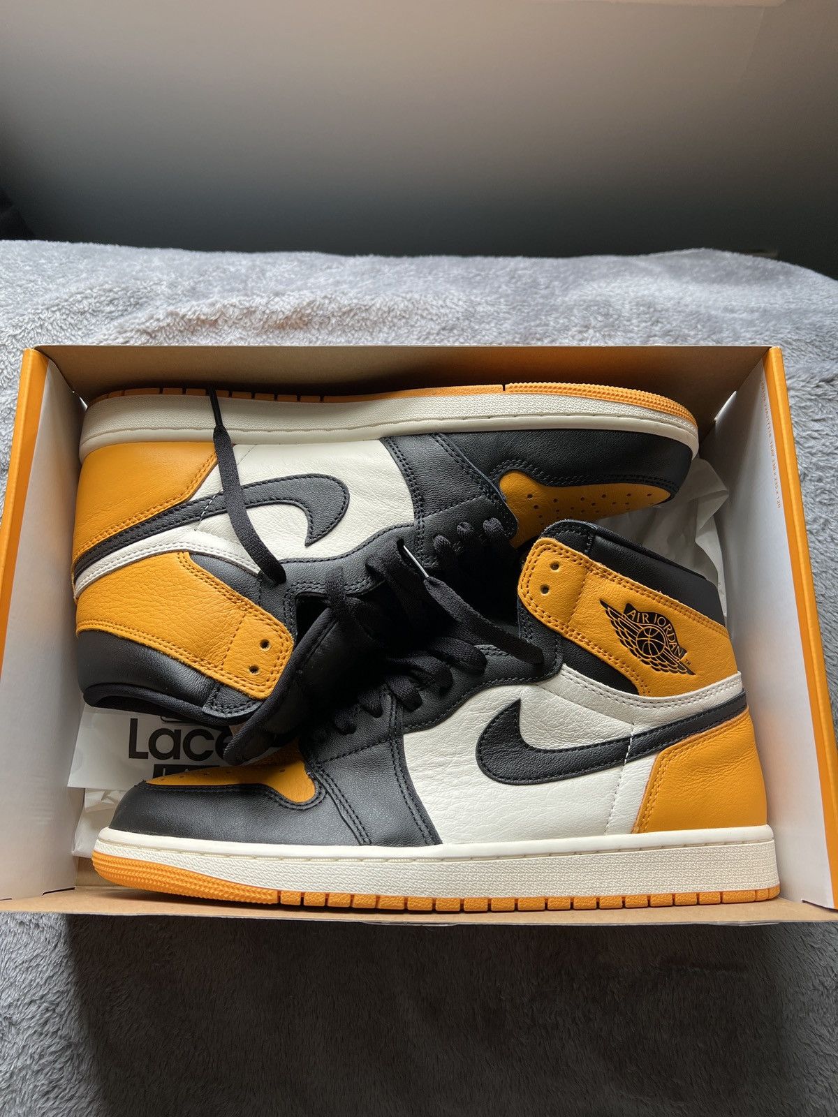 Jordan Brand Air Jordan 1 Retro High Taxi Size US 11 / EU 44 - 1 Thumbnail