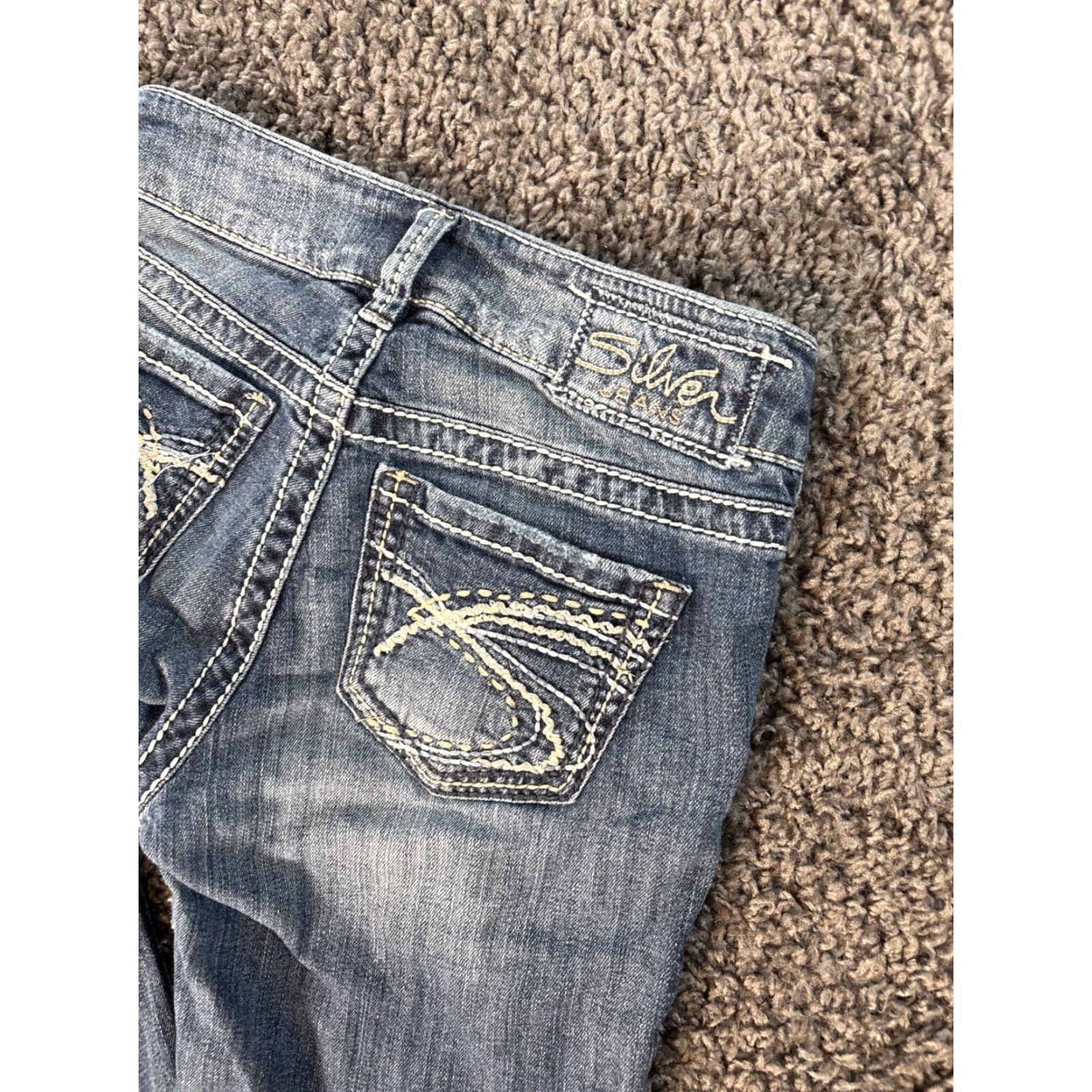 Silver Jeans Co. VINTAGE Silver Jeans Womens Suki Surplus Capri Jeans Y2K 90s Low Rise Blue 26 Women’s Capris Distressed Cropped Denim Photos Size 26" / US 2 / IT 38 - 2 Thumbnail