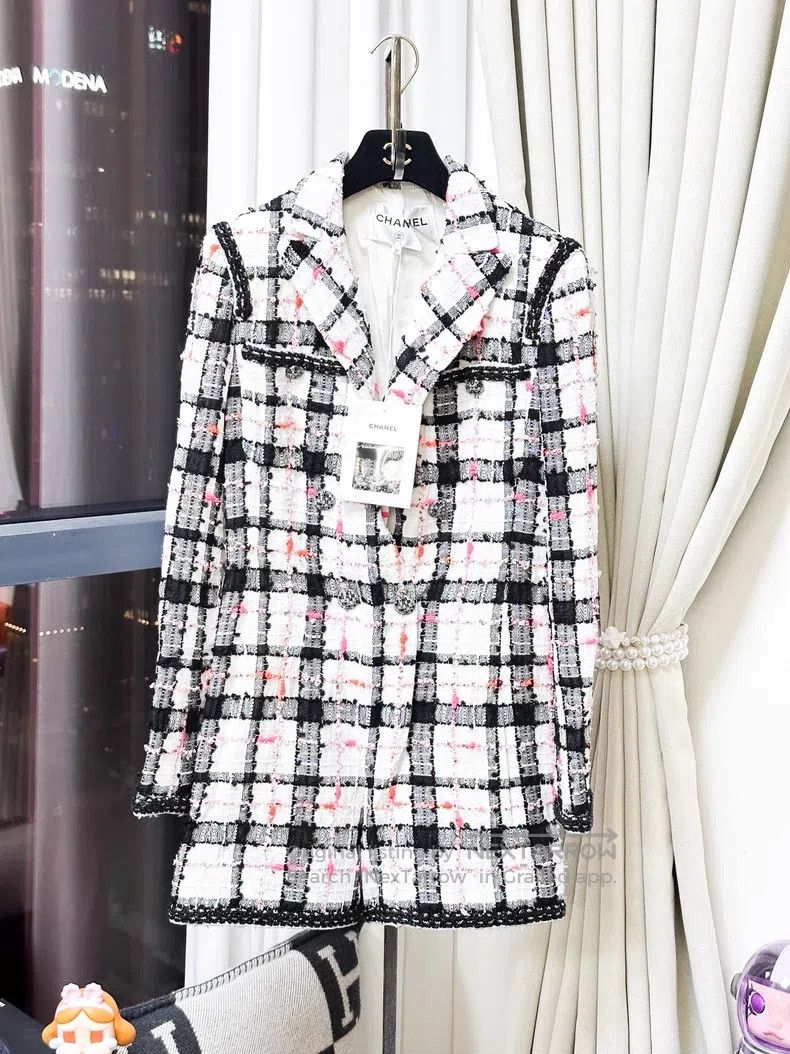 Chanel Chanel Plaid tweed jumpsuit Size 24" / US 00 / IT 34 - 1 Thumbnail