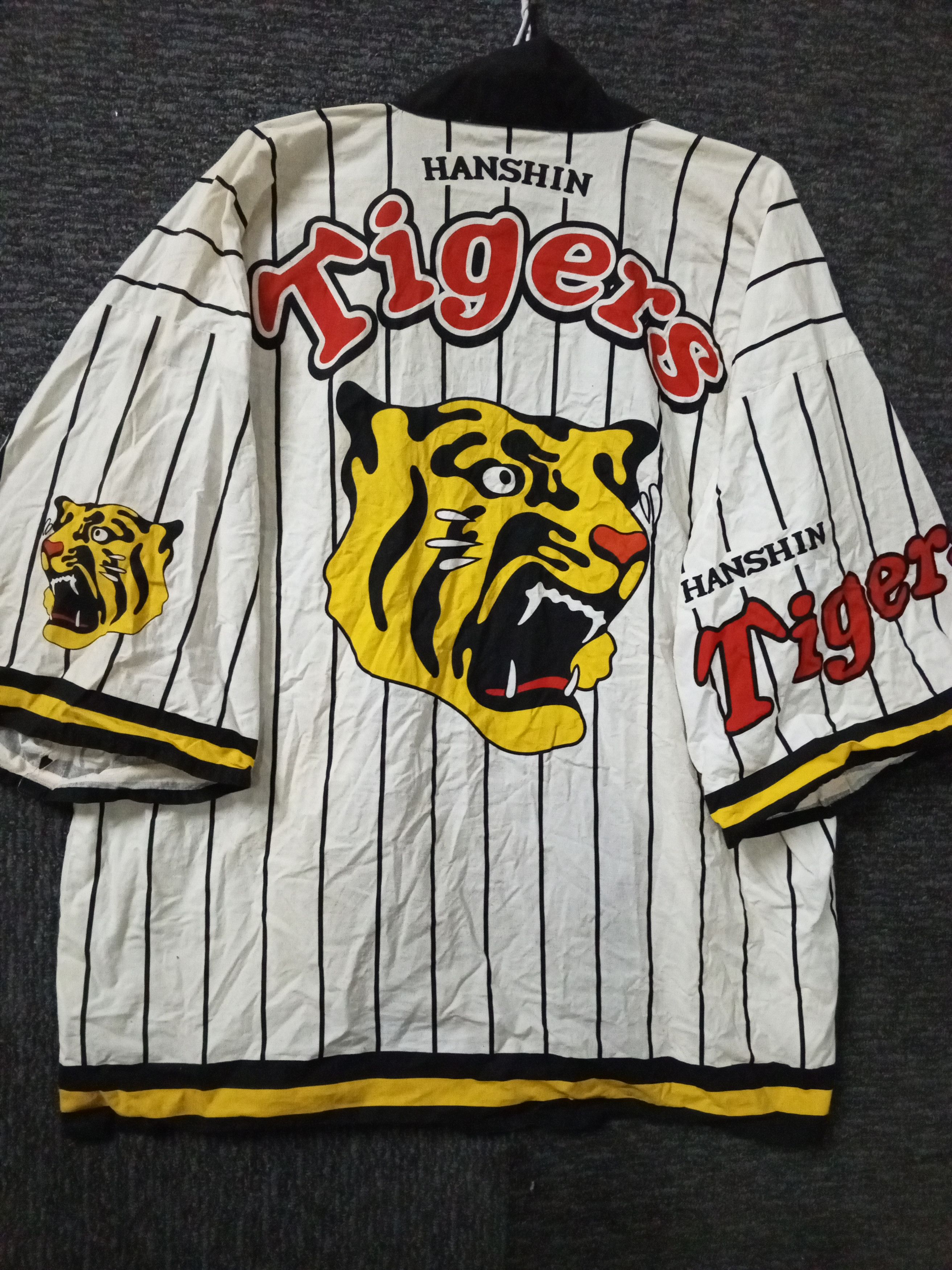 Japanese Brand 💥Hanshin Tigers💥 Baseball Team Kimono Japan Size US XL / EU 56 / 4 - 1 Thumbnail