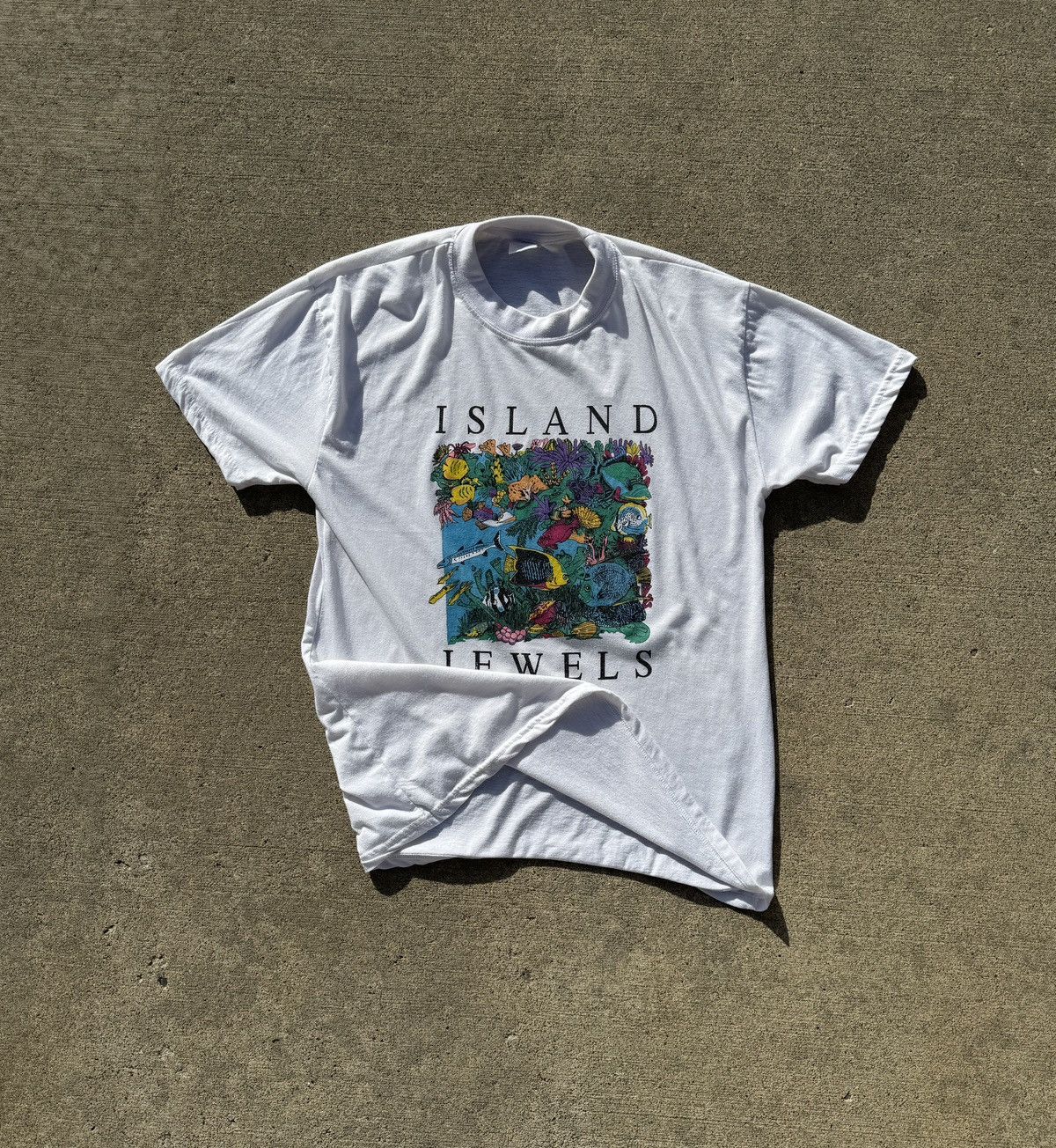 Other ISLAND JEWELS GRAPHIC TEE Size US XL / EU 56 / 4 - 1 Thumbnail