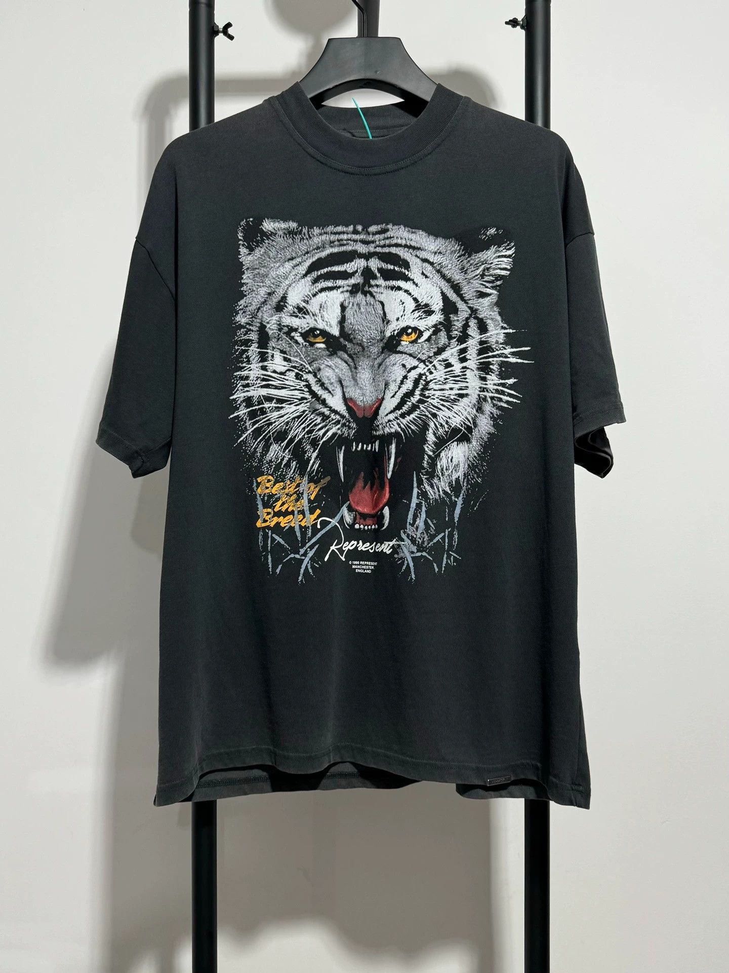 Represent Clo. REPRESENT Tiger Year Tiger Head Vintage Short Tee M Size US M / EU 48-50 / 2 - 1 Thumbnail