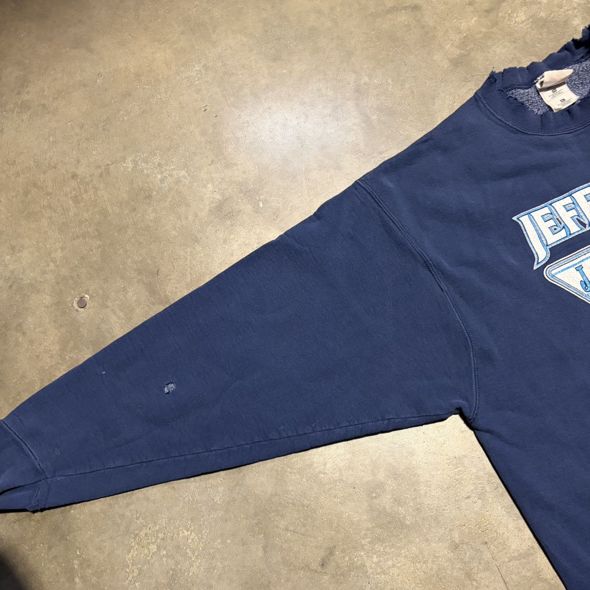 Fruit Of The Loom Vintage 90s Jefferson J Hawks Crewneck Sweatshirt Faded USA Size US XL / EU 56 / 4 - 4 Thumbnail