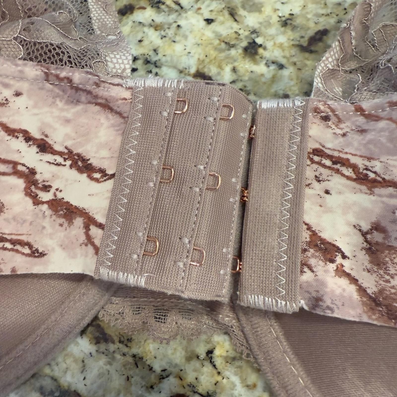 Other Danskin Intimates bra pink cream pattern triple hook 42D Size ONE SIZE - 4 Thumbnail