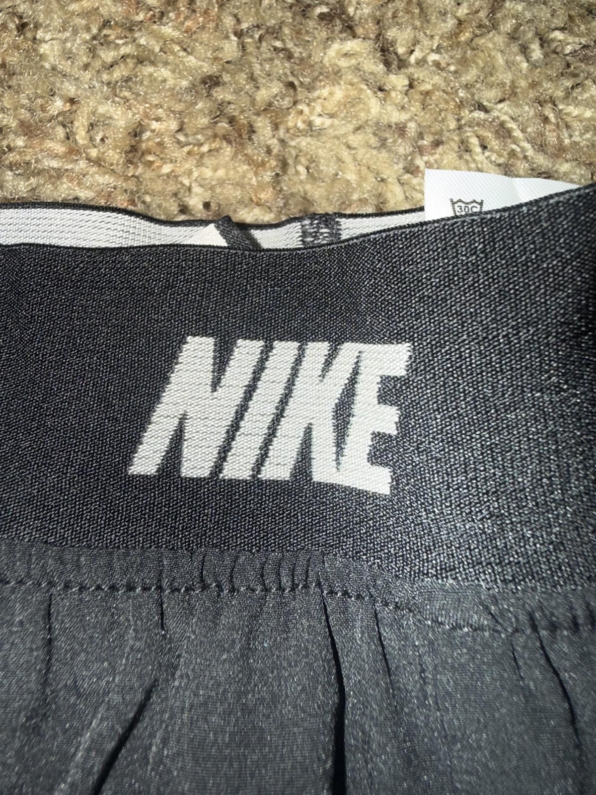 Nike Nike Women’s Woven Dri-Fit Training Shorts Size 26" / US 2 / IT 38 - 2 Thumbnail