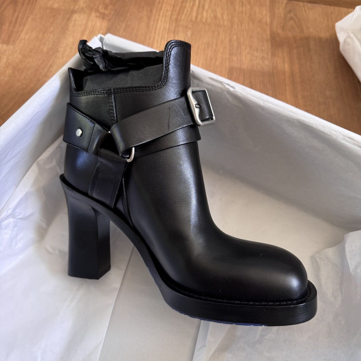 Burberry BURBERRY Women’s Stirrup leather ankle boots In Black #37.5 Size US 7.5 / IT 37.5 - 5 Thumbnail