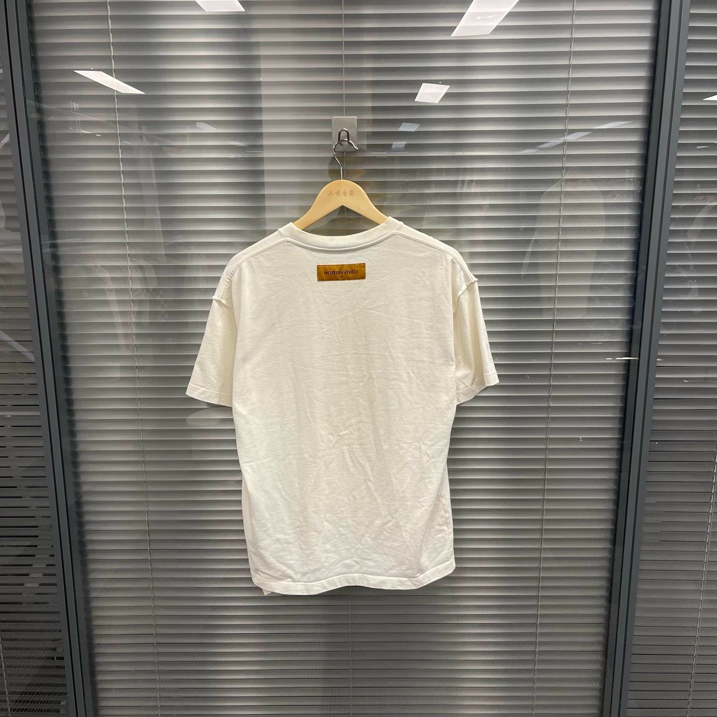 Louis Vuitton LV Rainbow White S/S Tee M Size US M / EU 48-50 / 2 - 2 Thumbnail