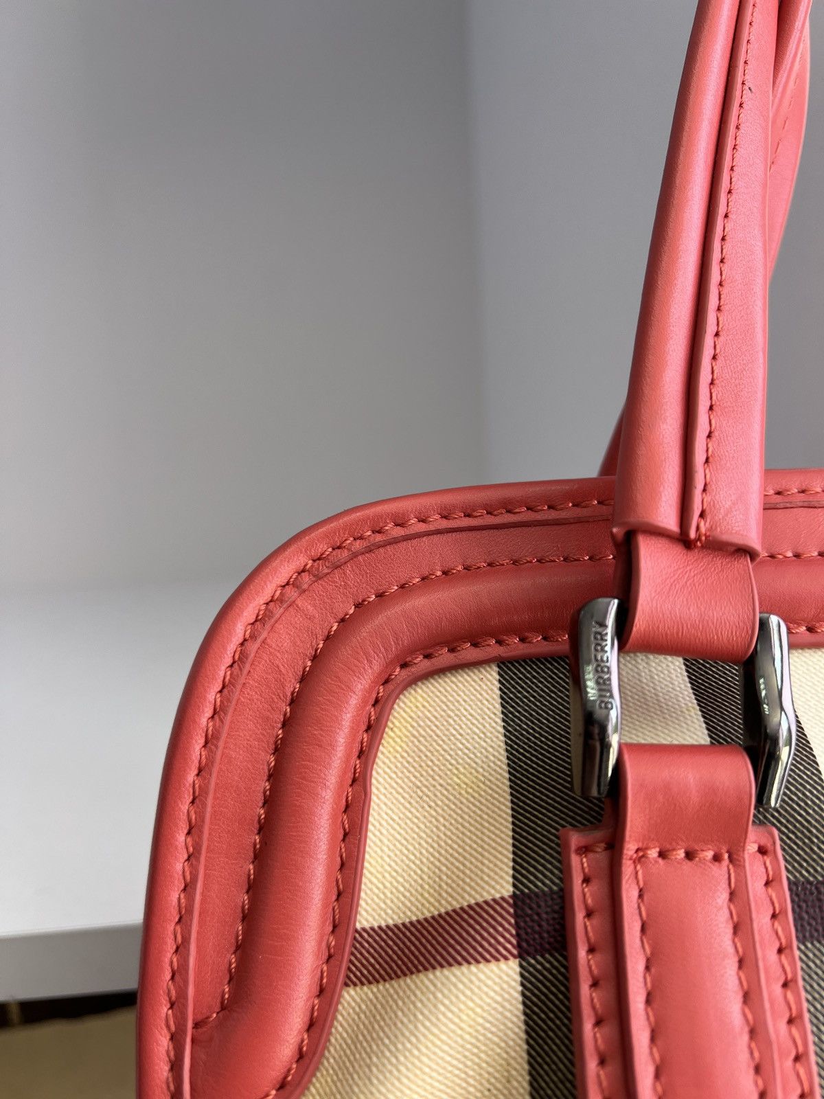 Burberry × Vintage Vintage Burberry Red Patent Leather Nova Check Tote Bag Size ONE SIZE - 20 Thumbnail
