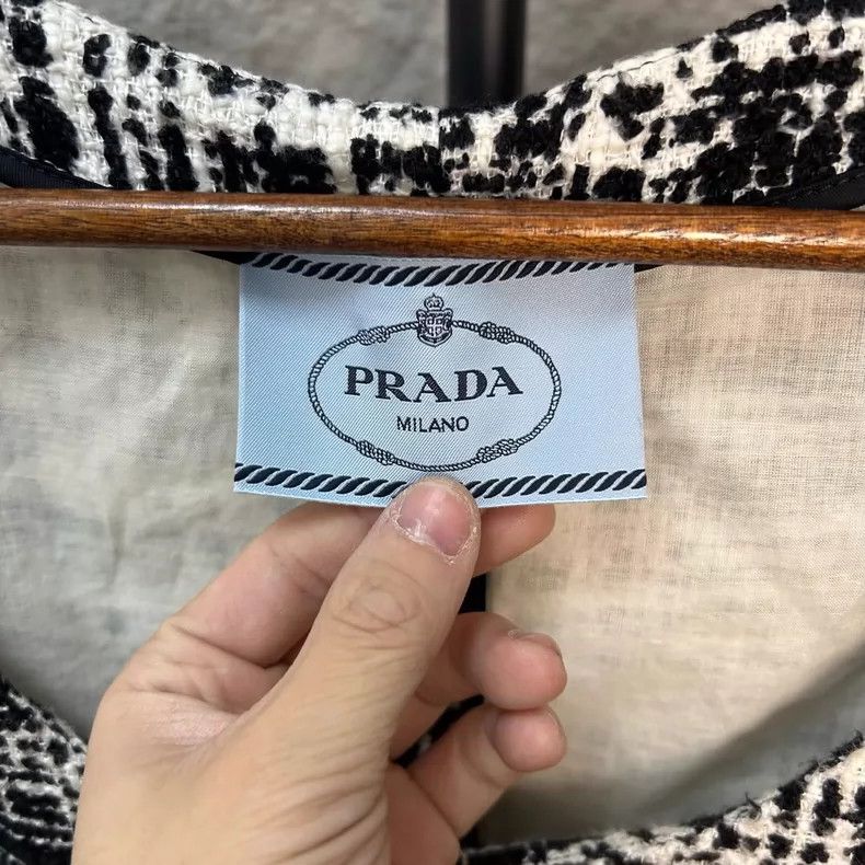 Prada Prada Sleeveless small fragrance dress Size M / US 6-8 / IT 42-44 - 3 Thumbnail