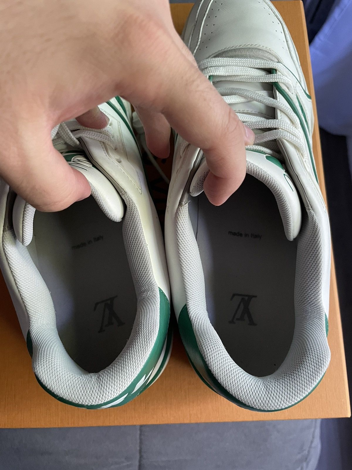 Louis Vuitton Louis Vuitton White Green Signature Trainer Sneaker Size US 11 / EU 44 - 8 Thumbnail