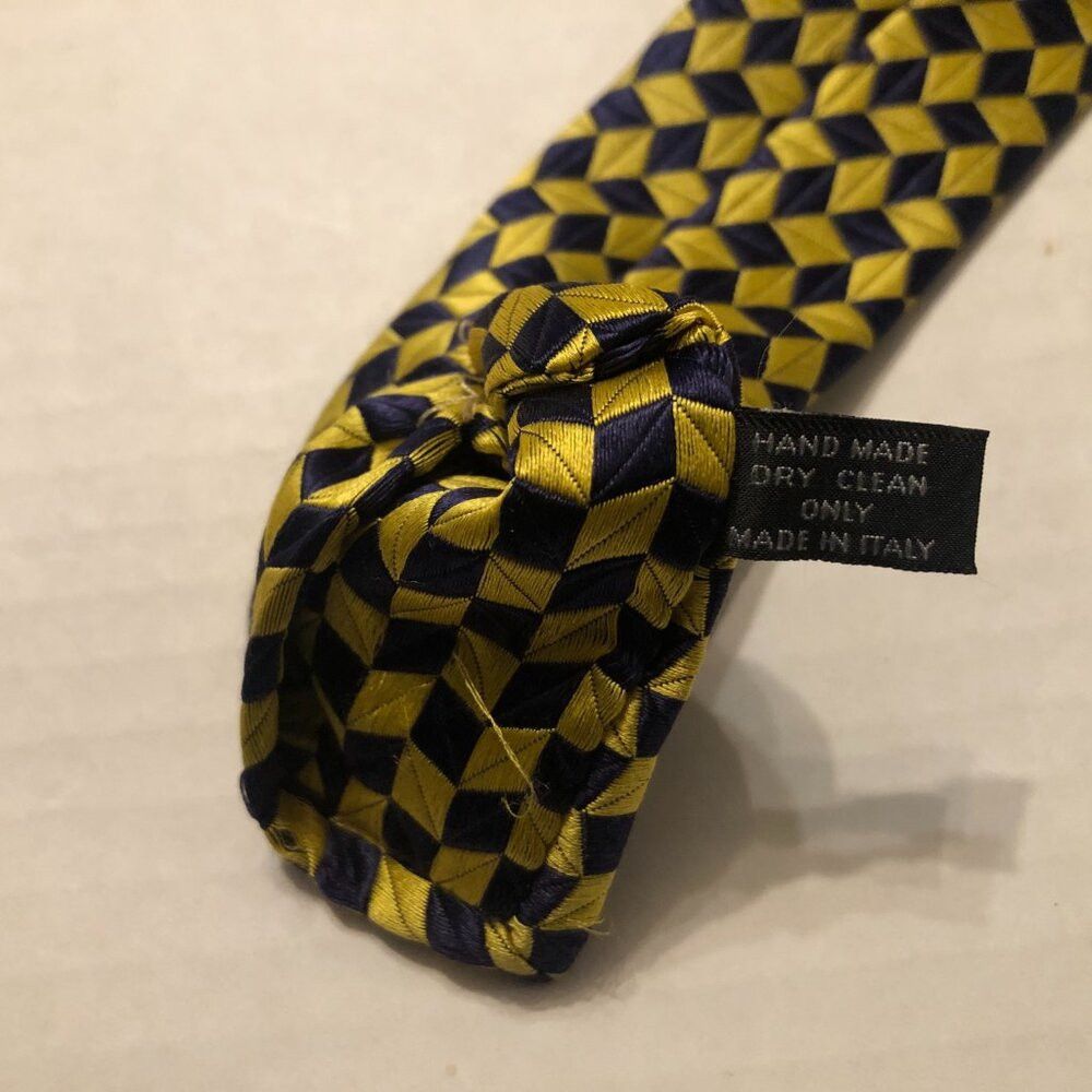 Neiman Marcus Neiman Marcus mens new silk tie width: 3 3/4" LENGTH: 59" Size ONE SIZE - 5 Thumbnail