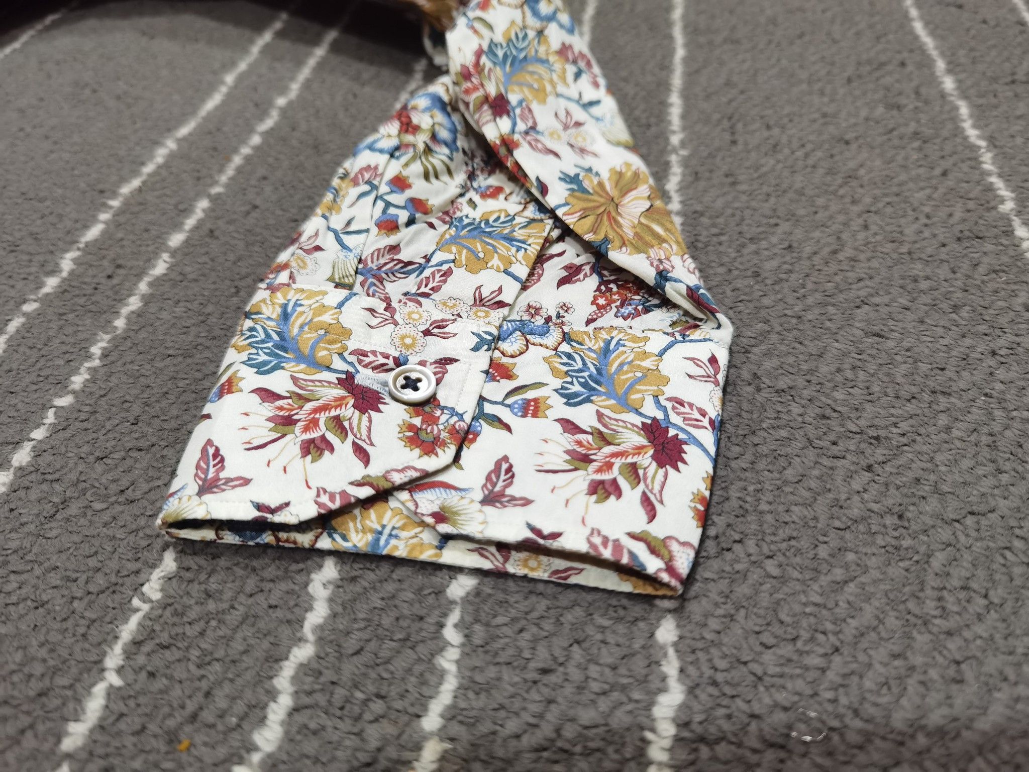 Liberty ARTISAN X LIBERTY art fabric button up M 1680 Size US M / EU 48-50 / 2 - 6 Thumbnail