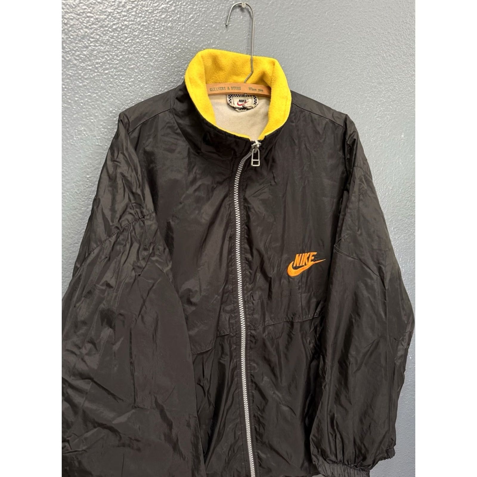 Nike VINTAGE Nike Swoosh Black Nylon Zip Windbreaker Jacket XL Men's 90s Theme Size US XL / EU 56 / 4 - 2 Thumbnail