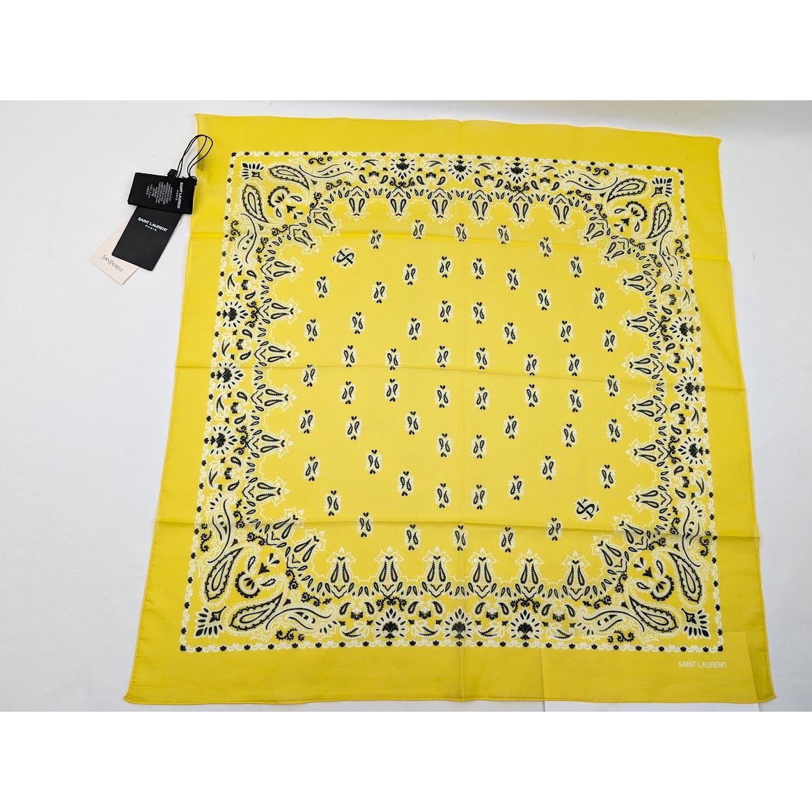 o1rshd1 Size: OS / Q:2 / Bandana Paisley Pride Scarf