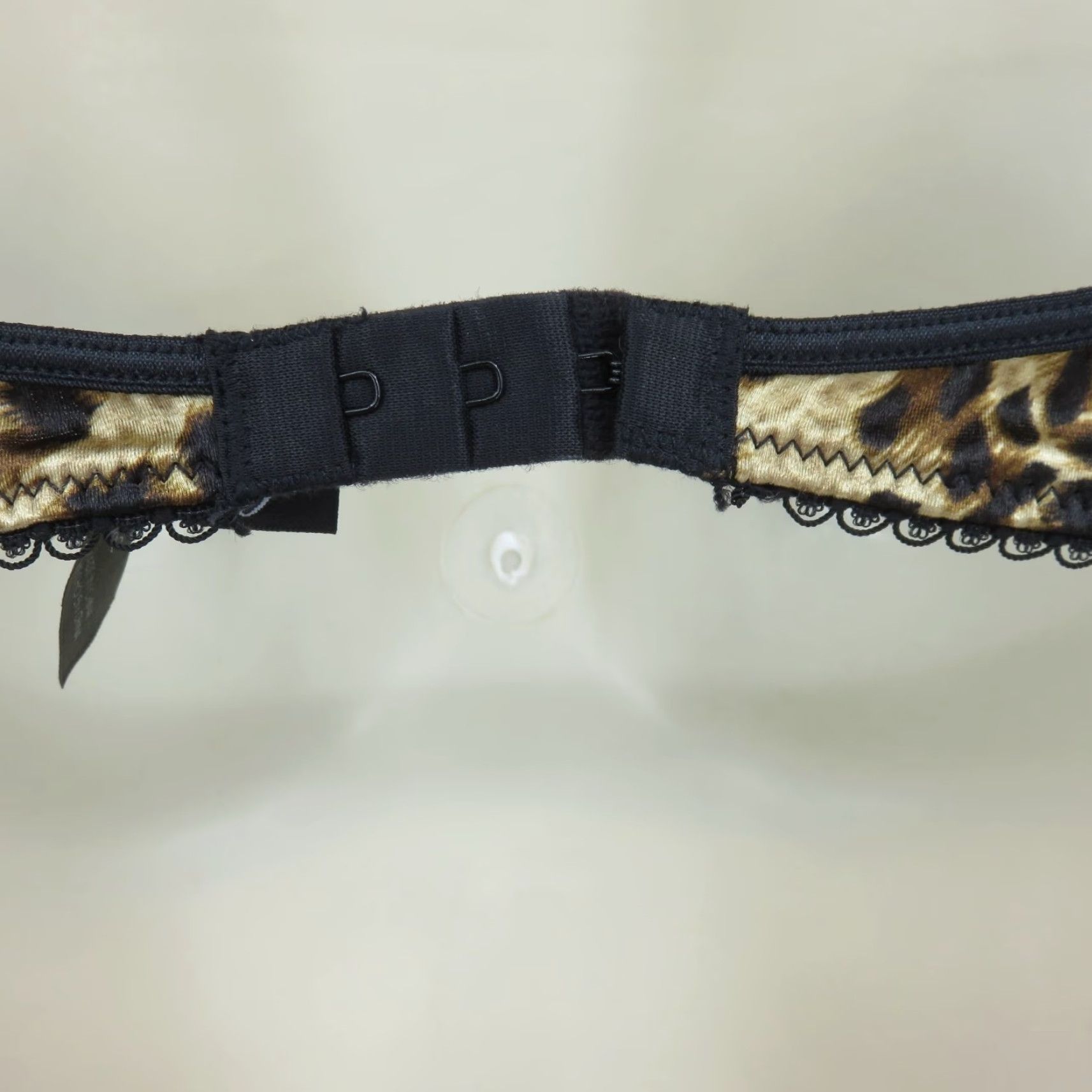 Vintage **Smart & Sexy 36C Underwire Lined Leopard Bra Scallop Trim** User: **Smart & Sexy 36C Leopard Underwire Lined Bra Scallop Trim** Size ONE SIZE - 7 Thumbnail