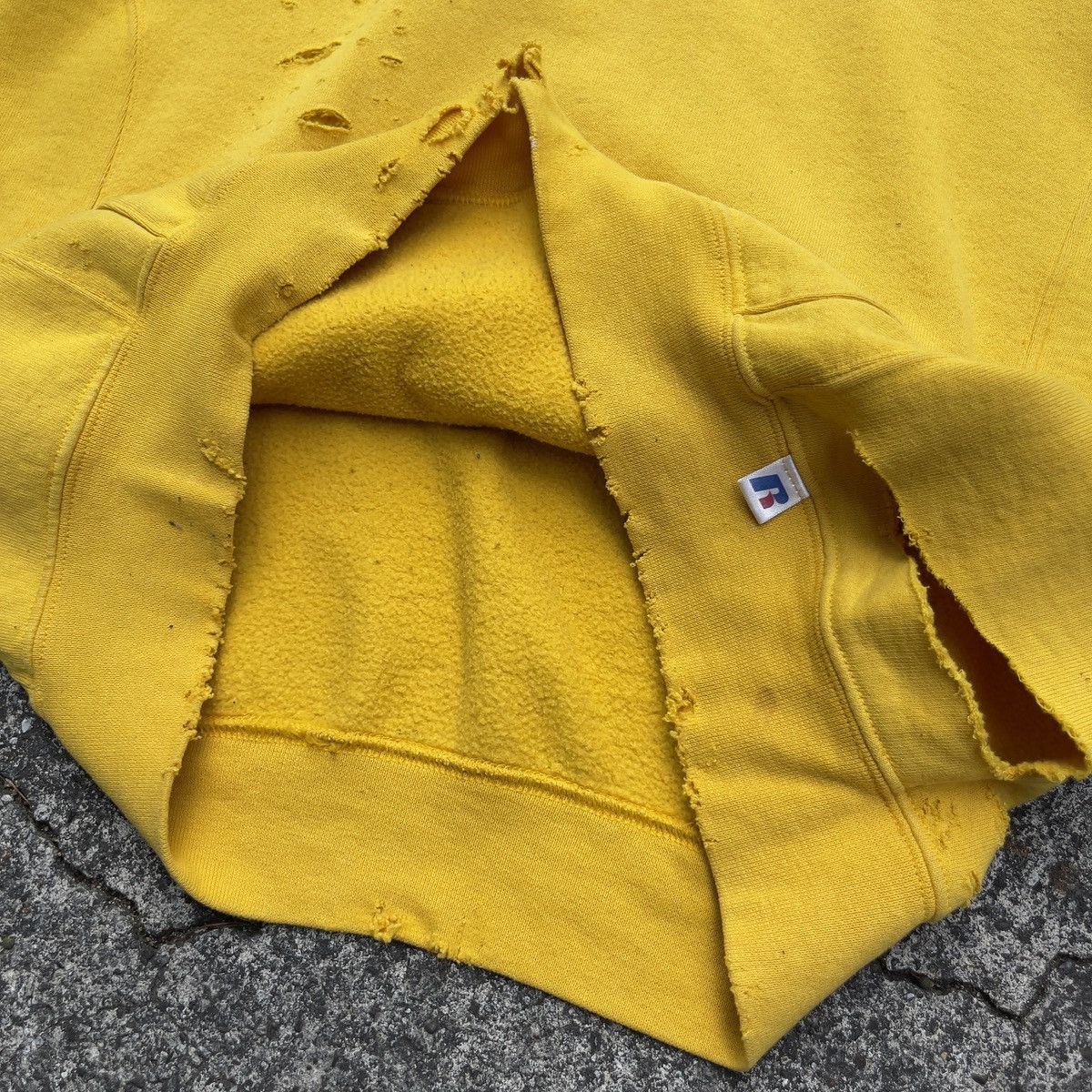Russell Athletic × Vintage Thrashed Vintage Y2K Russell Athletic Yellow Blank Pullover Size US M / EU 48-50 / 2 - 9 Thumbnail