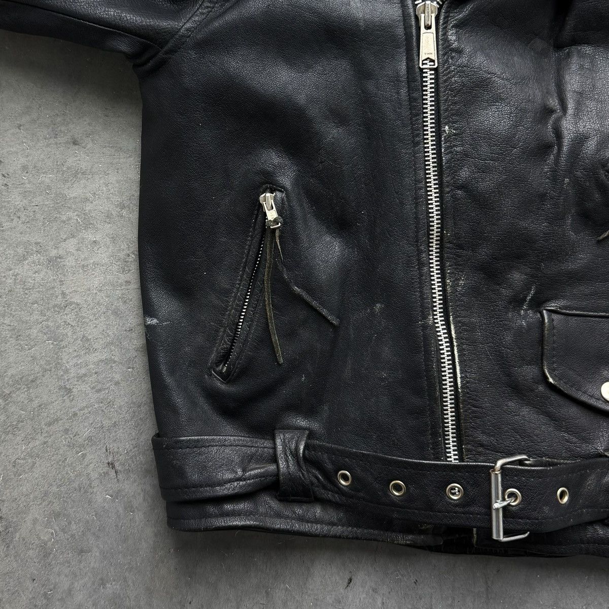 Vintage VINTAGE 80S BLACK LEATHER MOTORCYCLE JACKET MEDIUM CROPPED Size US M / EU 48-50 / 2 - 6 Thumbnail