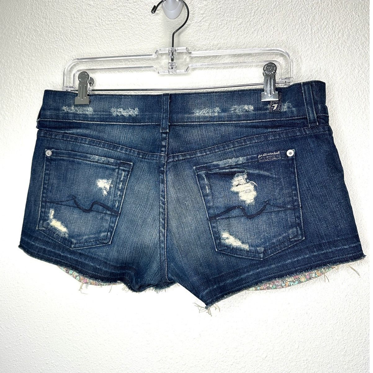 7 For All Mankind 7 For All Mankind Distressed Low Rise Raw Hem Jean Shorts 29 Size 29" - 8 Thumbnail