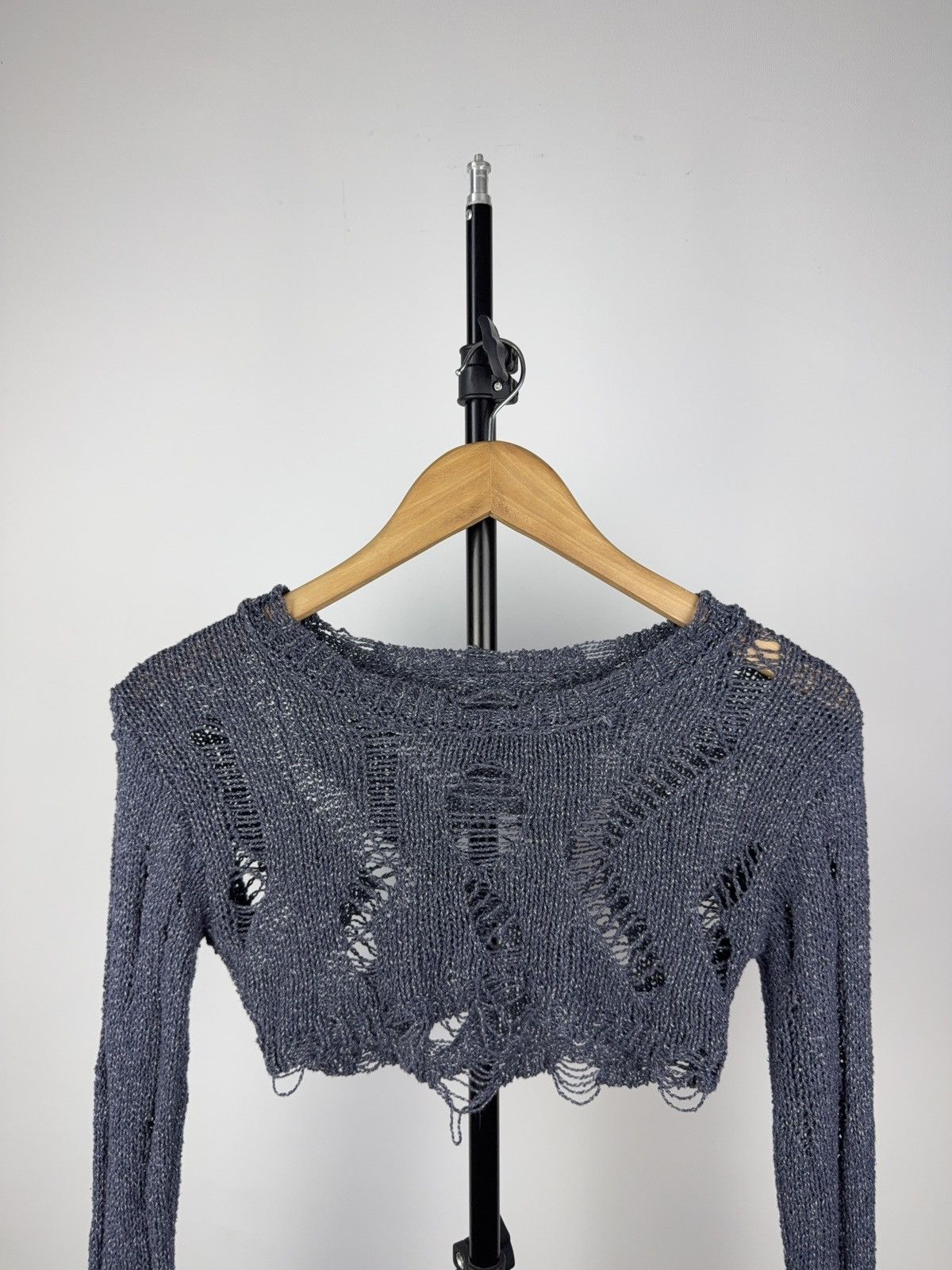 Japanese Brand Distressed Knit Crop Top Avant-Garde Grunge Y2K Style Grey Size S / US 4 / IT 40 - 2 Thumbnail